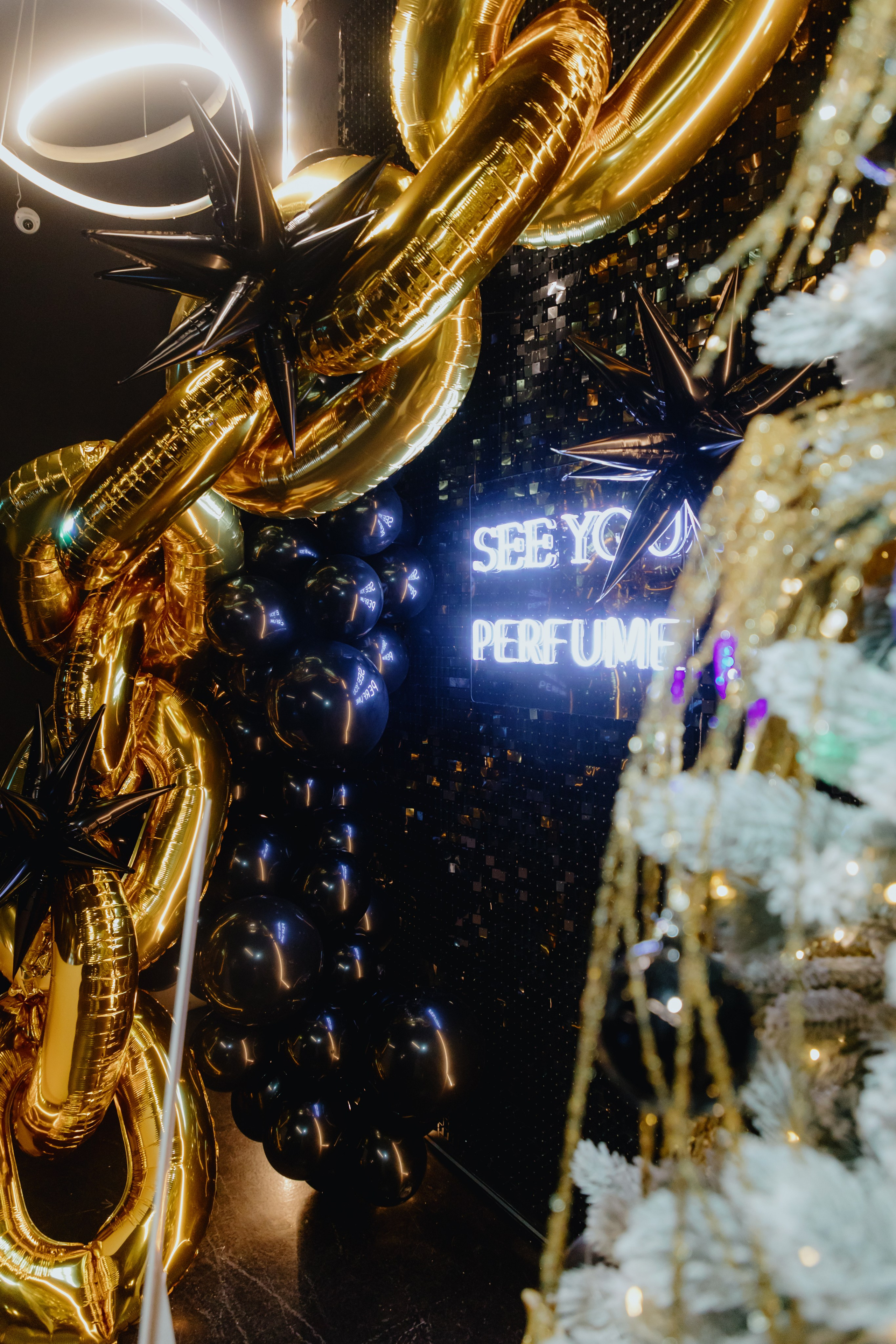 See `You Perfume. Фотограф в Москве и Санкт-Петербурге Дарина