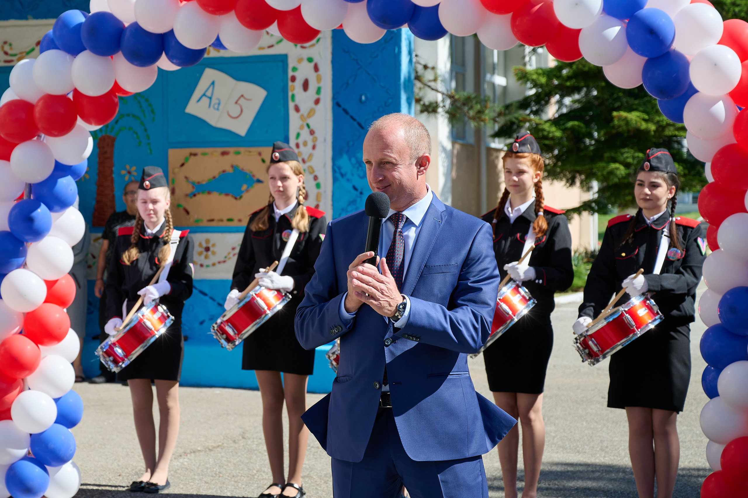 Последний звонок. Жизнь курорта Кабардинка в фотографиях