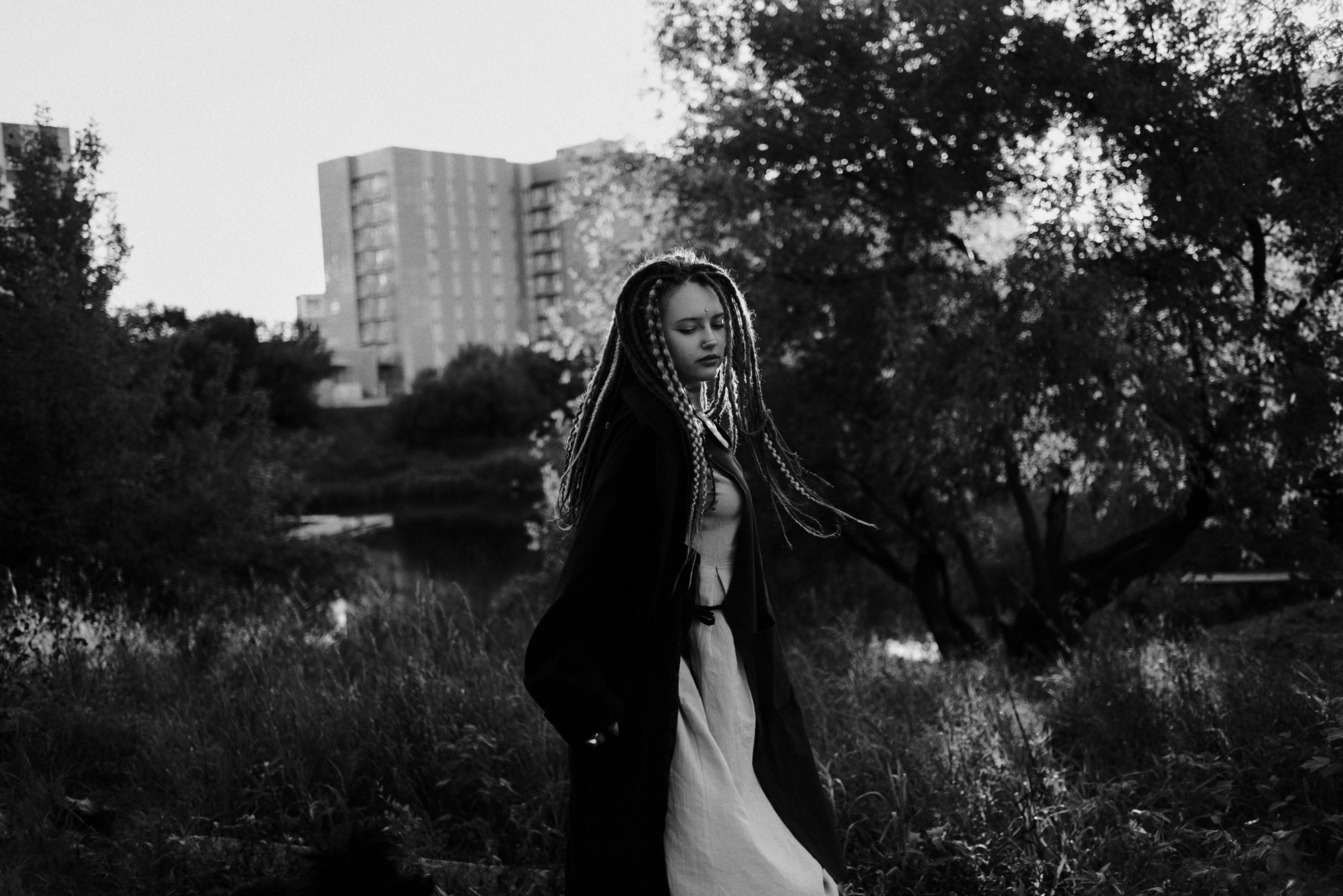 Фотосессия пары с собакой в Тюмени — Стася, Кирилл и Каренин. Портретный фотограф Тюмень Дарья Мустафина