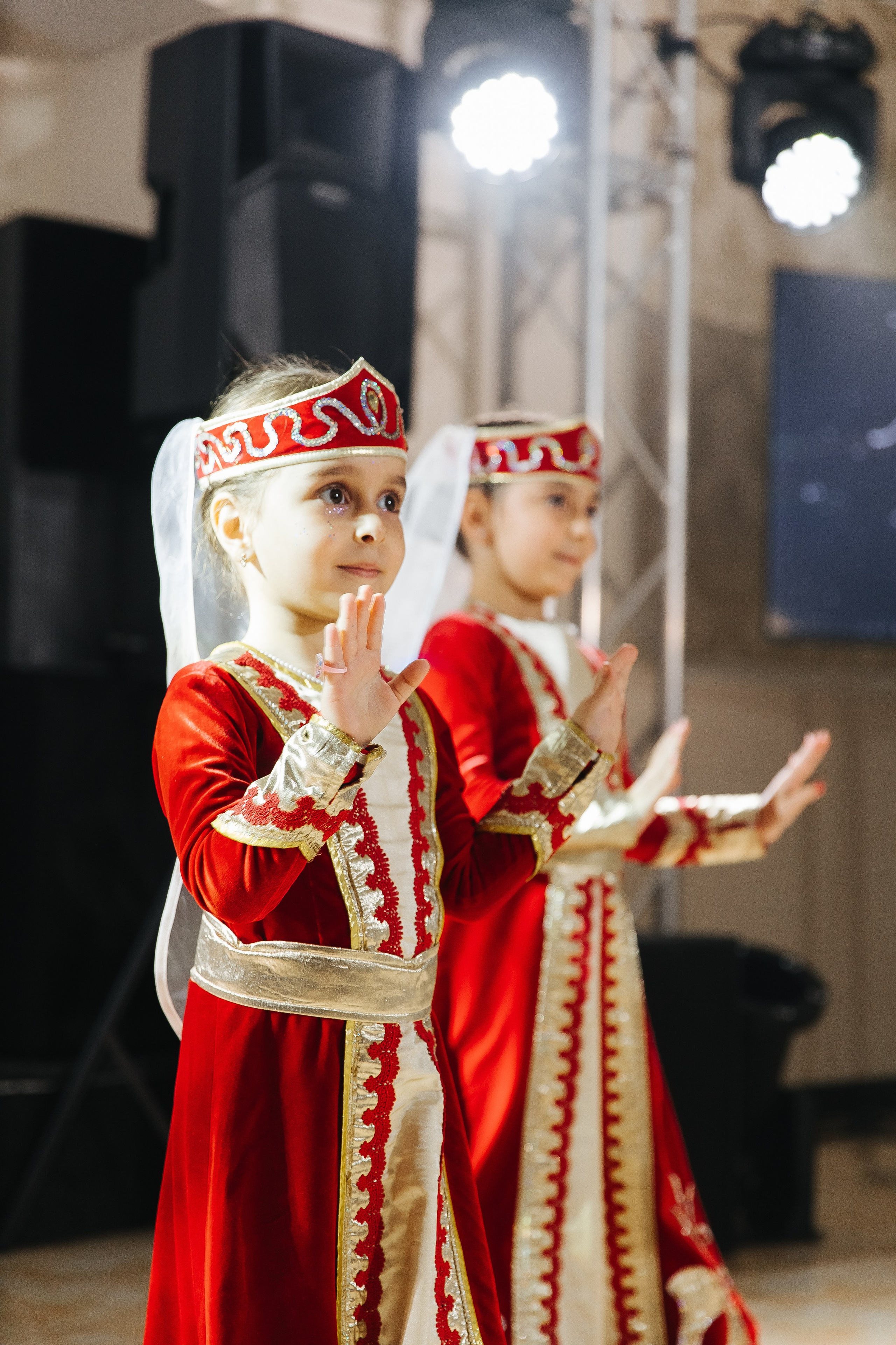 Ани и Назели. 35&5 День рождения, «Янтарь». Фотограф в Красноярске Надежда Воскресенская