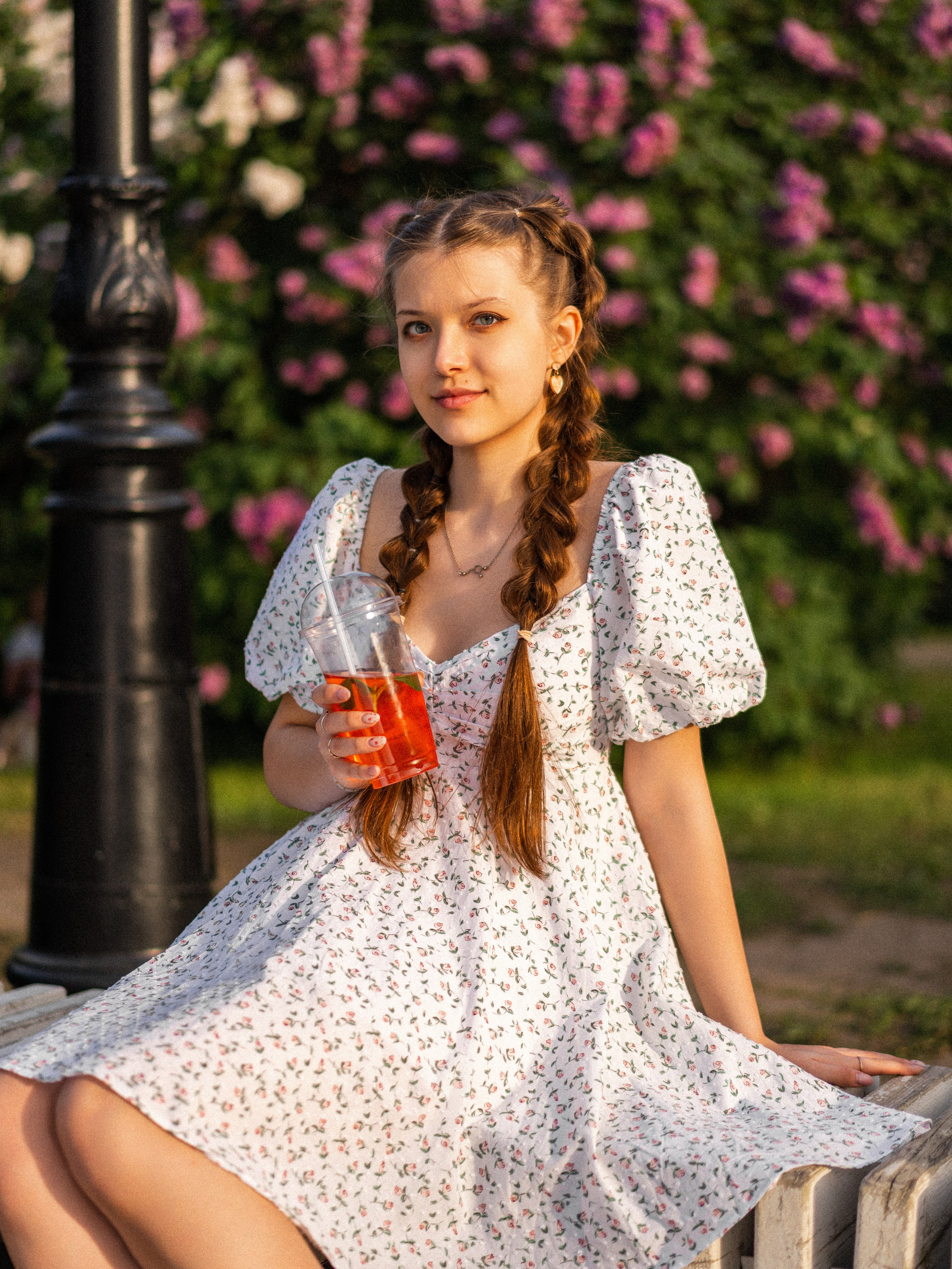 Ольга — фотосессия в сиреневом саду. Фотограф Москва