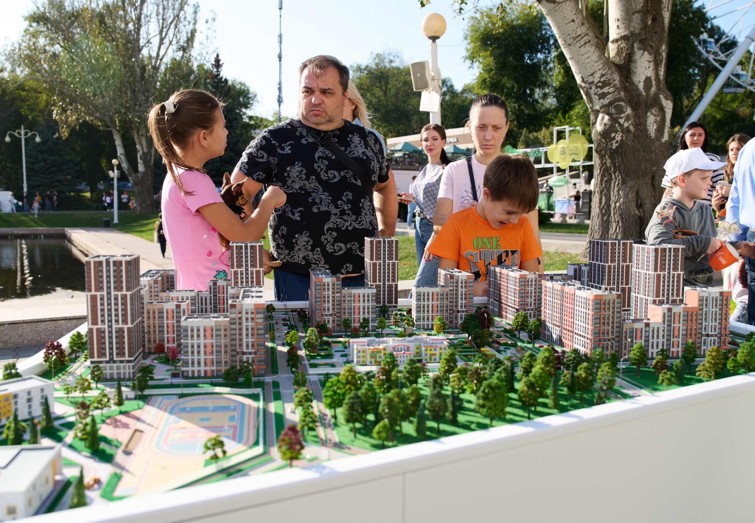 СБЕР базар на Театральной площади. Студия событий ДЕЙЗИ. Организация мероприятий. Свадебное агентство в Ростове-на-Дону. Свадебный организатор. Организация свадьбы под ключ