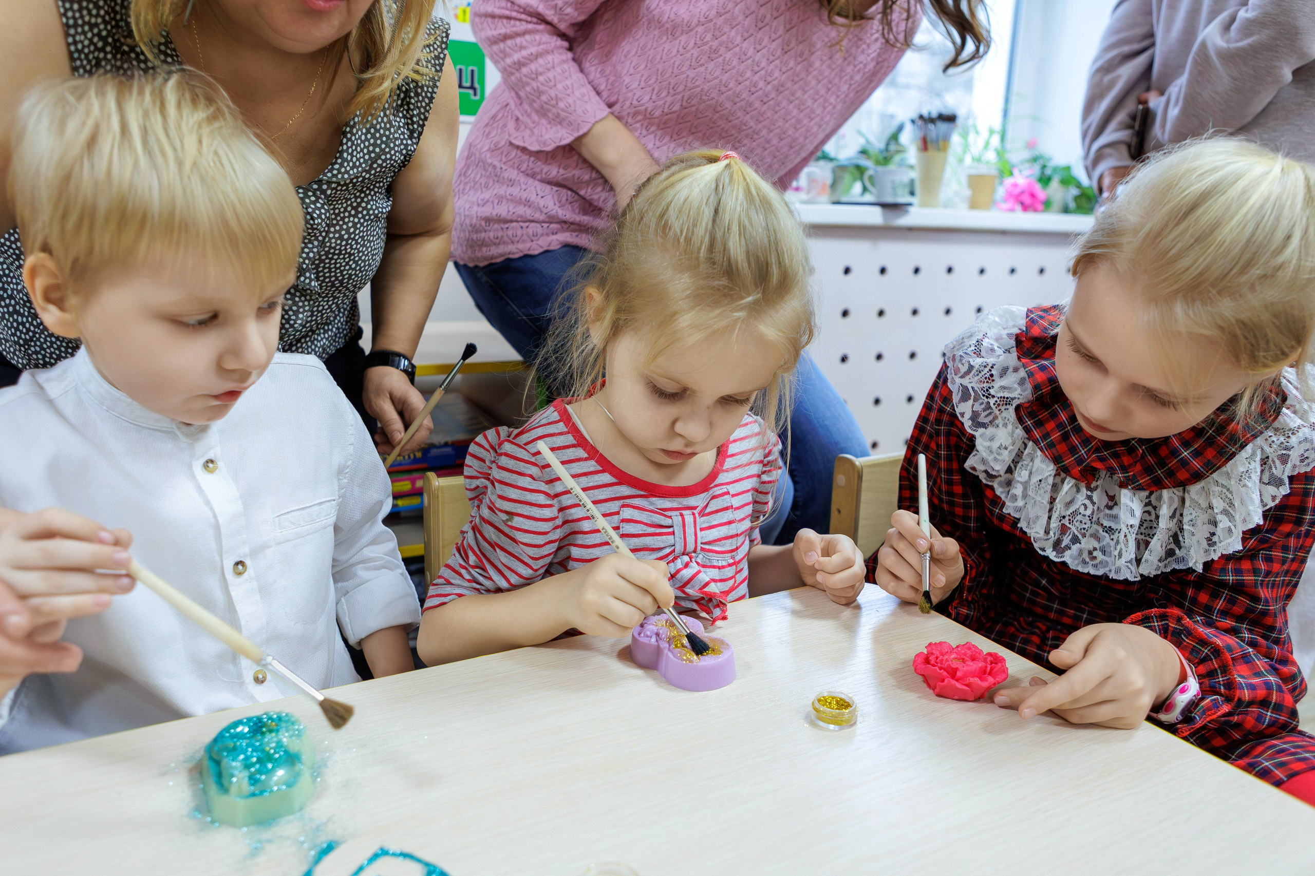 МК к 8 марта. Выпускные альбомы и школьный фотограф в Подольске, Троицке, Щербинке, Москве и Московской области