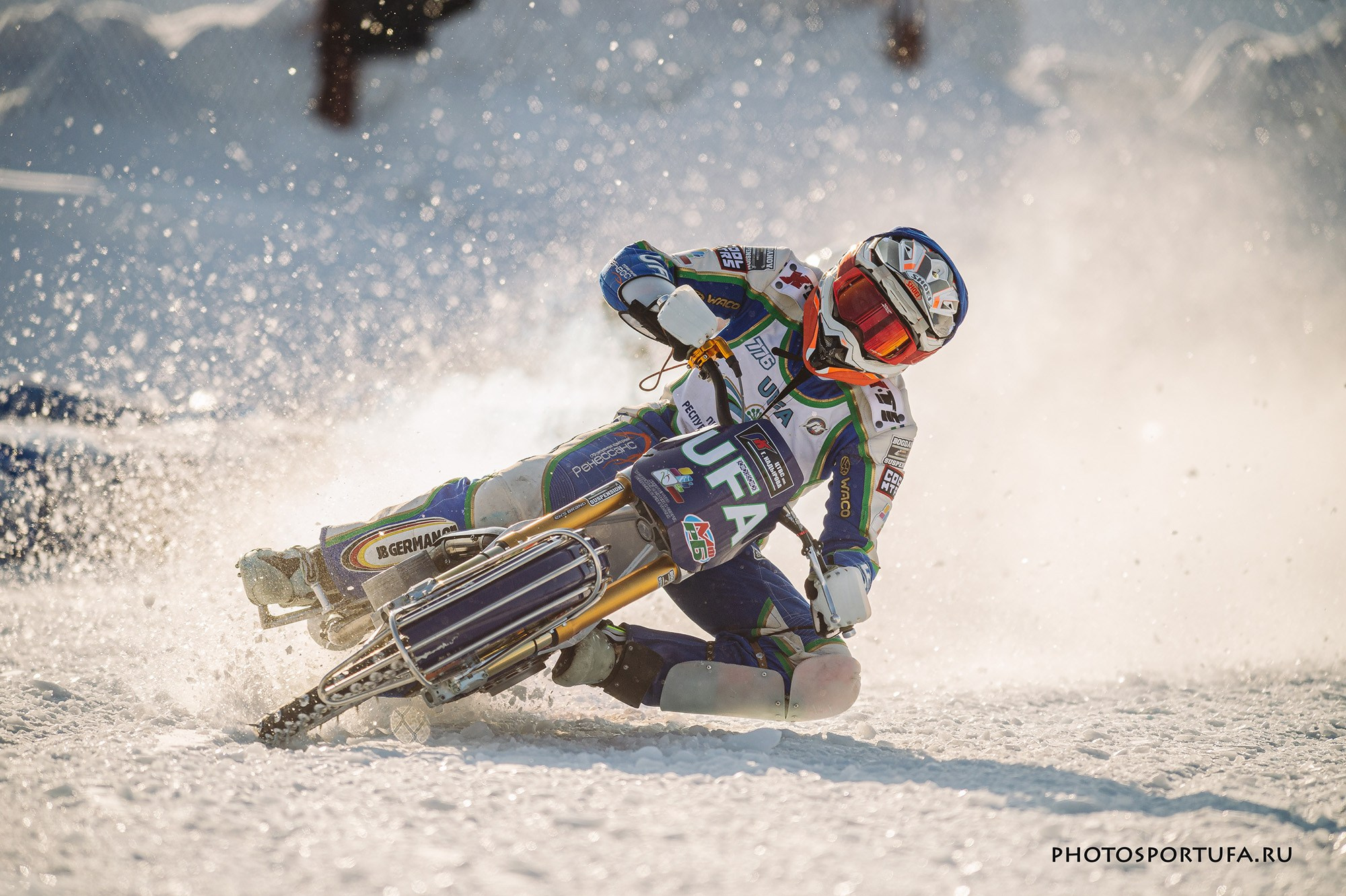 Мотогонку на льду. Спортивный фотограф в Уфе Евгений Буров