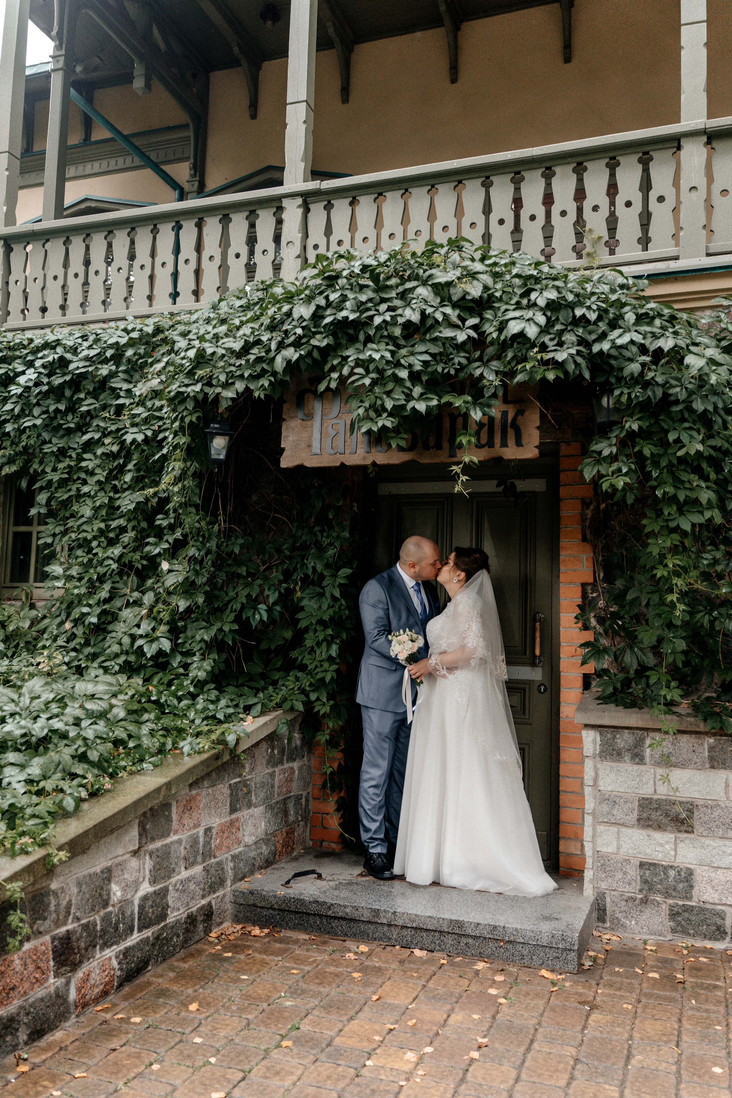 Дождливый день создания семьи. Ваш семейный фотограф в Минске — Вика Трегубова