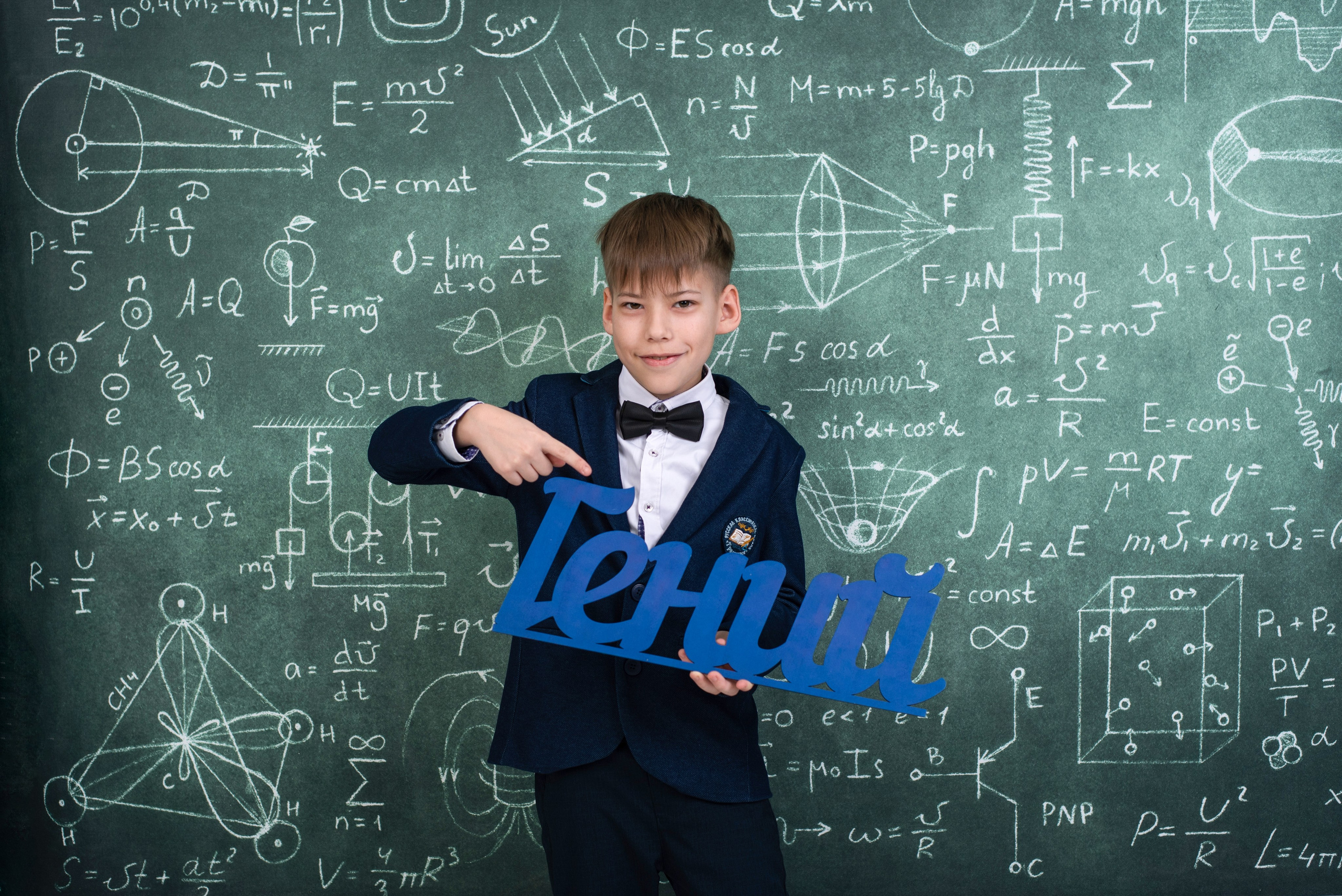 Выпускная книга "Ветер". Выпускные альбомы в Тюмени для школ, садов, вузов спортивных секций