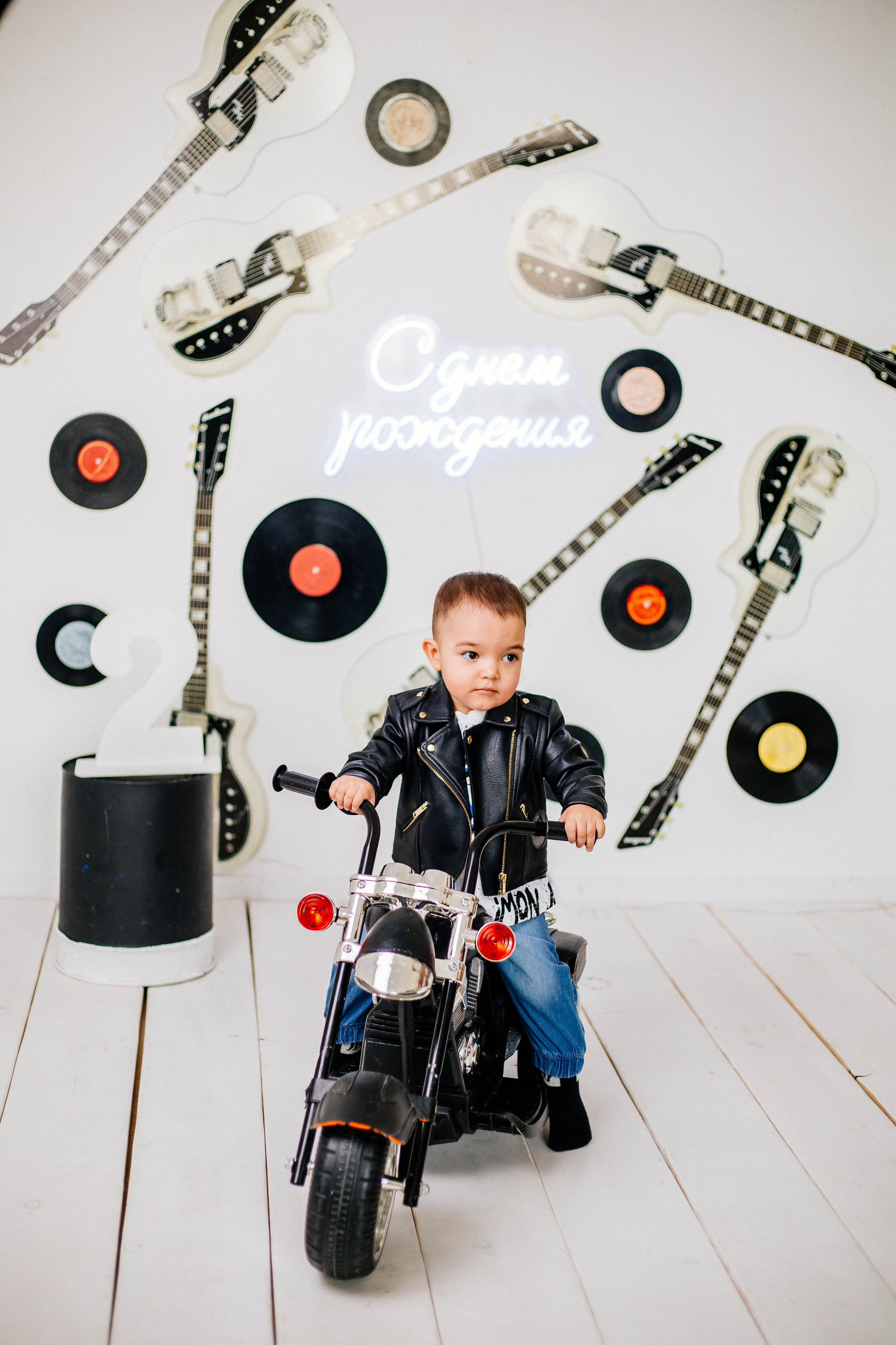 Лев с семьей. Рыжова Тамара