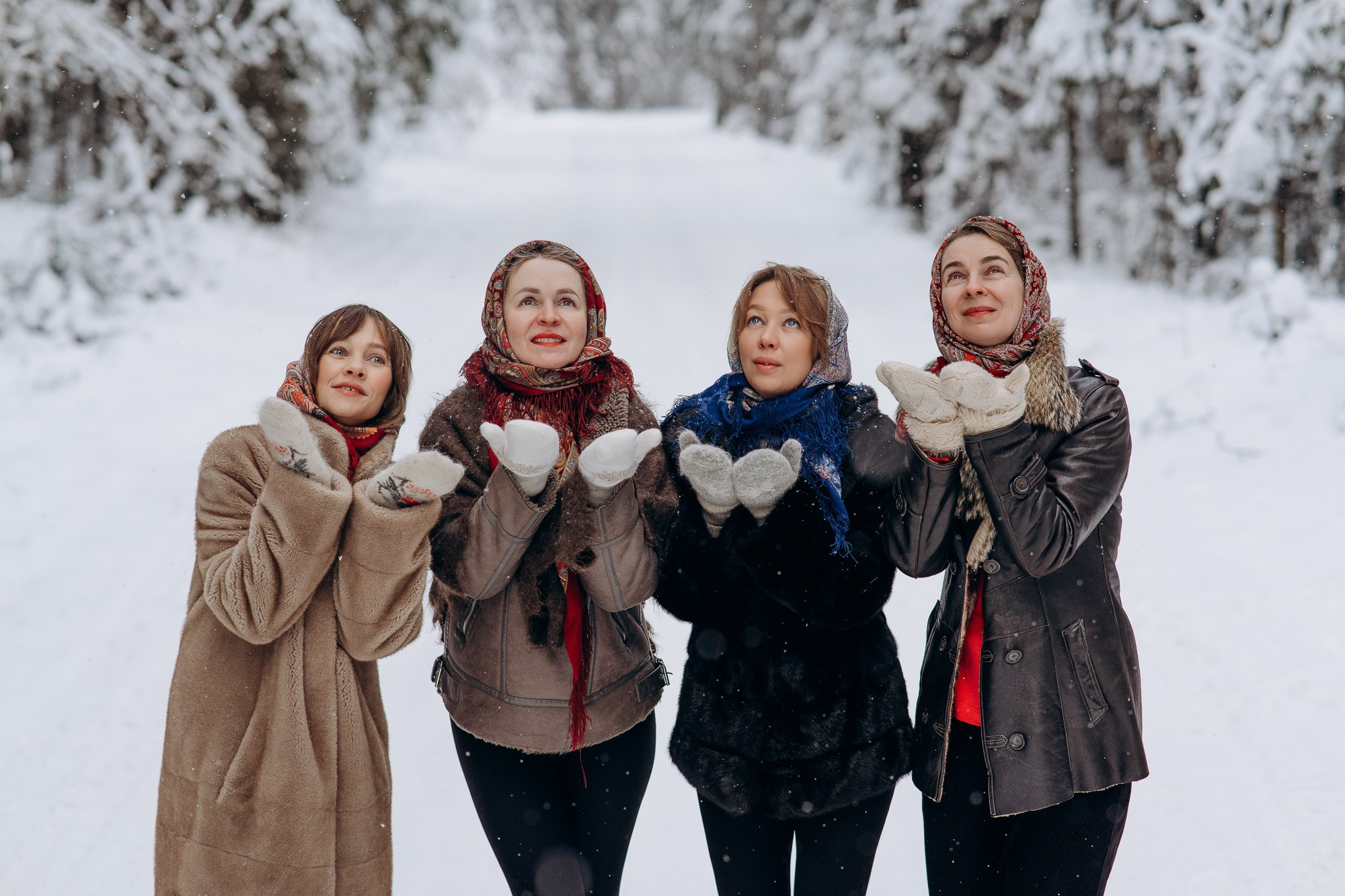 Зимняя групповая фотосессия в лесу. Свадебный и репортажный фотограф в Ярославле Евгений Сальников
