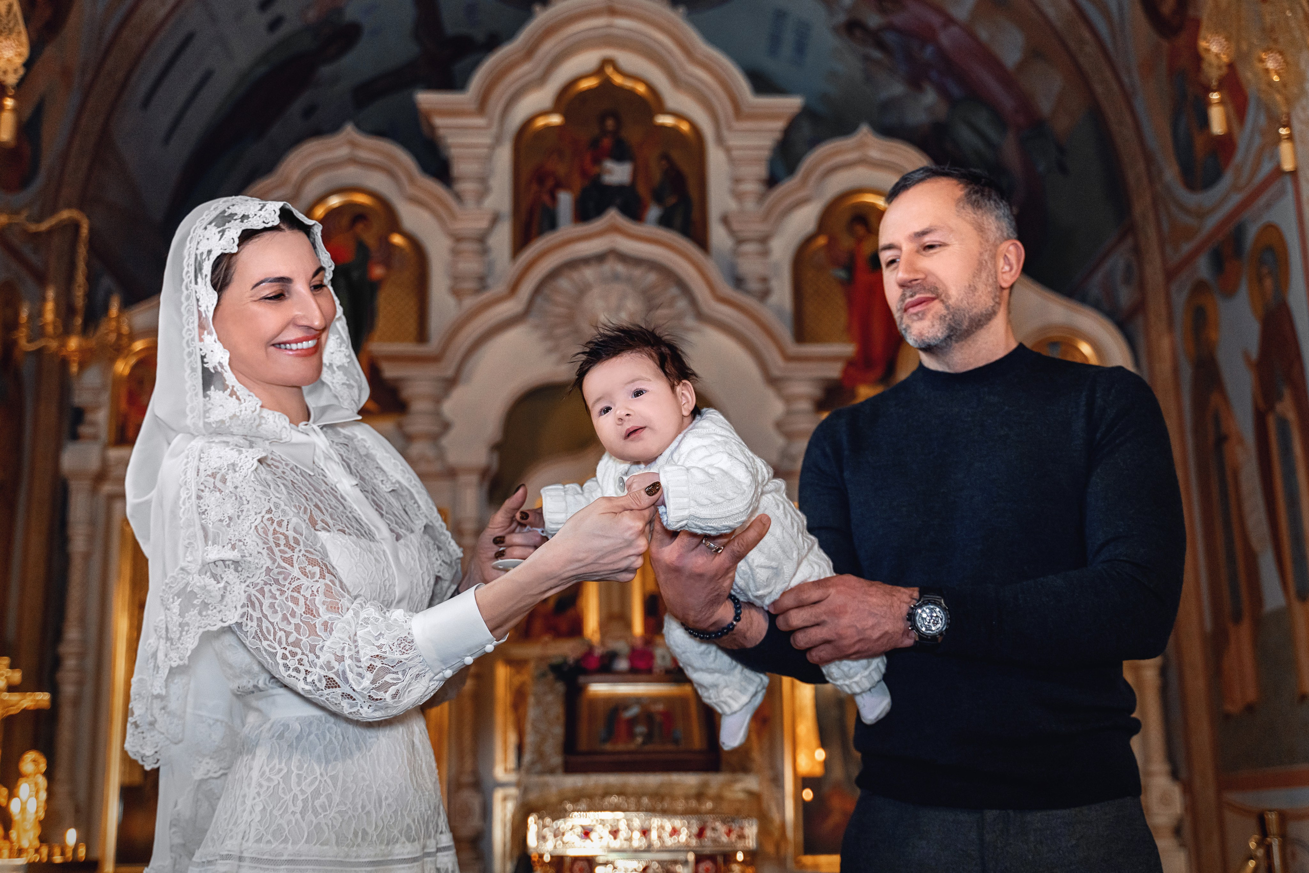 Крещение ребенка в храме Петра и Февронии в Покровском монастыре. Фотограф \ Видеограф на Крещение, Венчание Москва| Семейные съемки