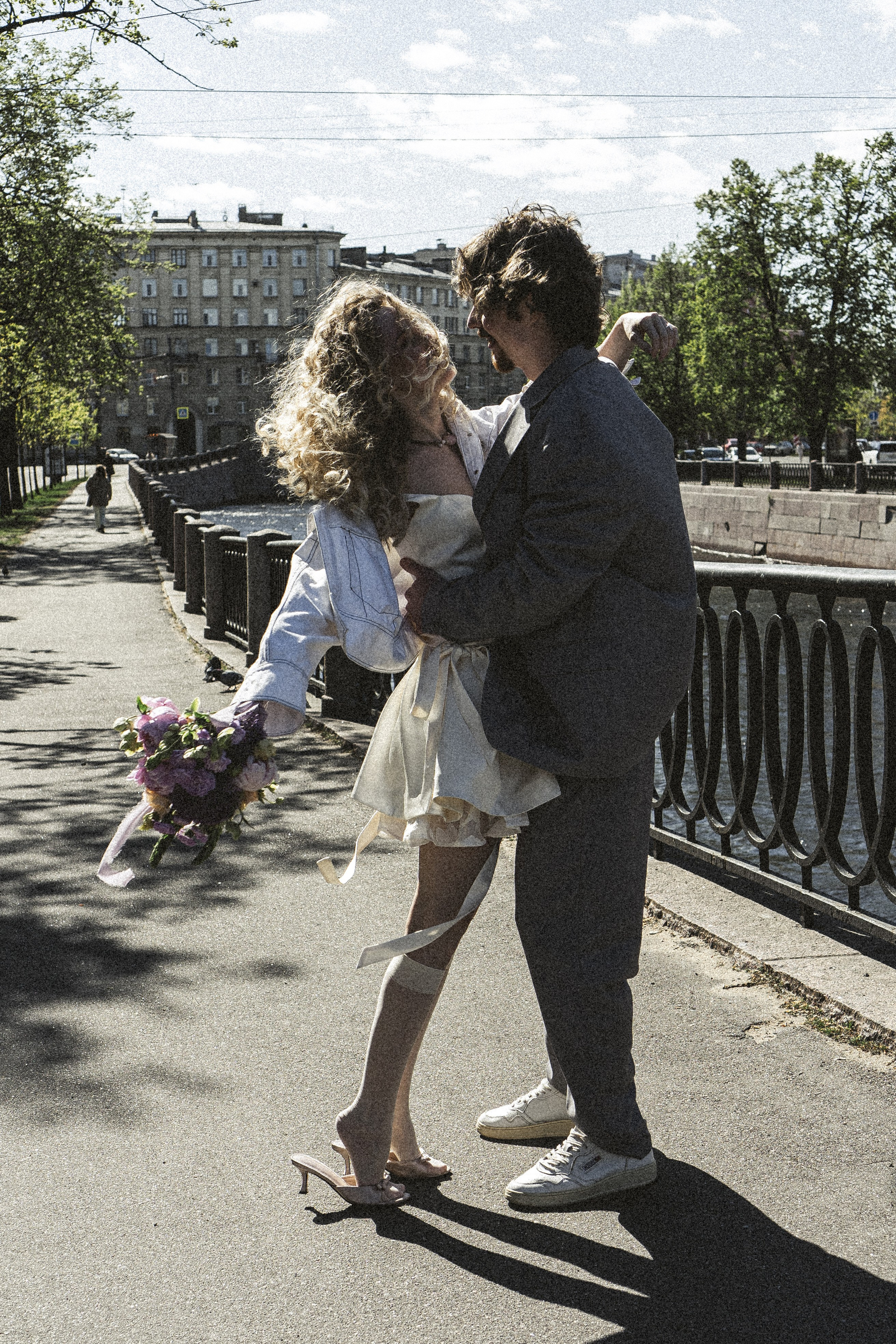 СВАДЕБНАЯ ПРОГУЛКА ПО ПЕТРОГРАДКЕ ВЕСНОЙ. СВАДЕБНАЯ ФОТОСЕССИИЯ НА ПЕТРОГРАДКЕ. Профессиональный фотограф, Санкт-Петербург — Виктория Богомолова