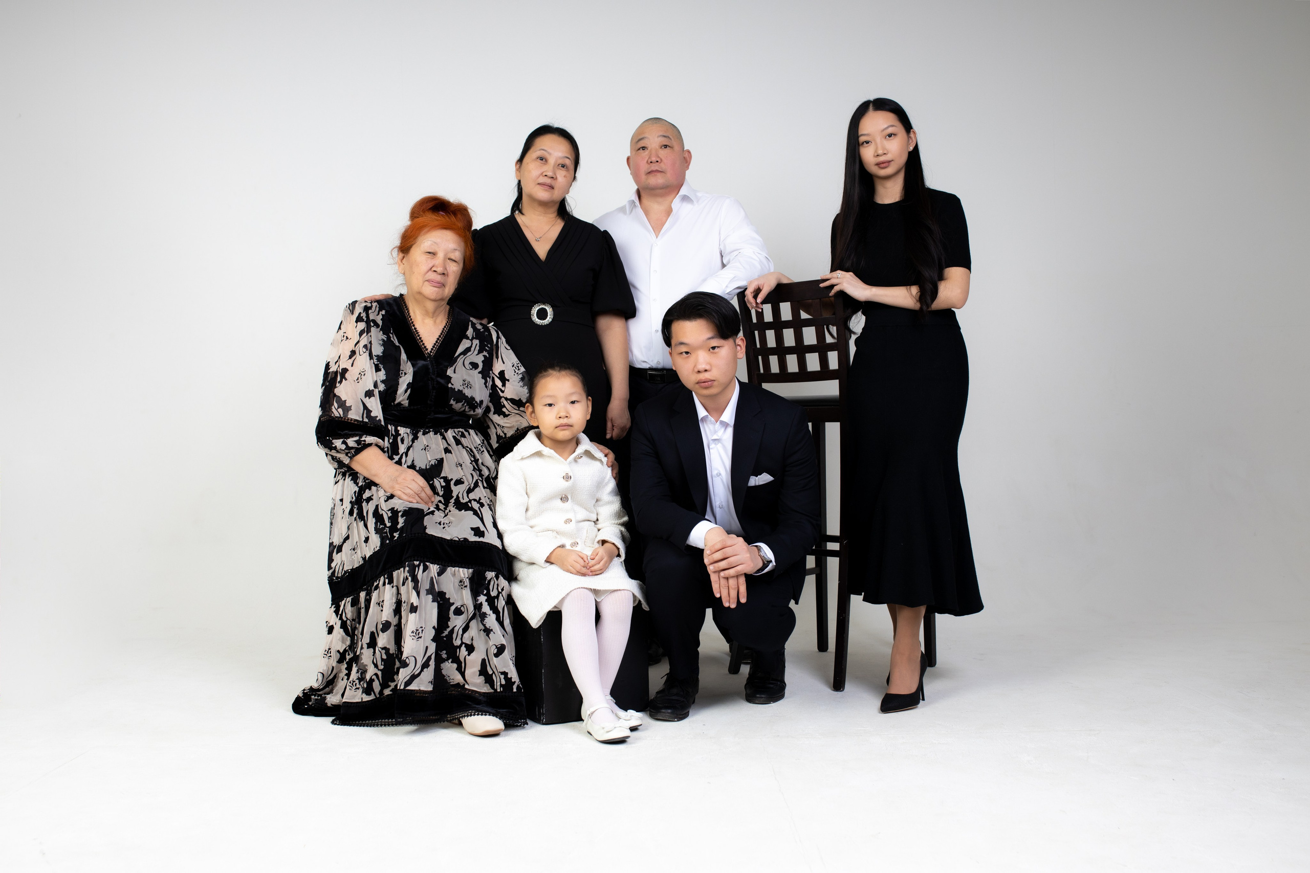 Семейная фотосессия на циклораме с импульсным светом. Фотограф в Железнодорожном и Балашихе