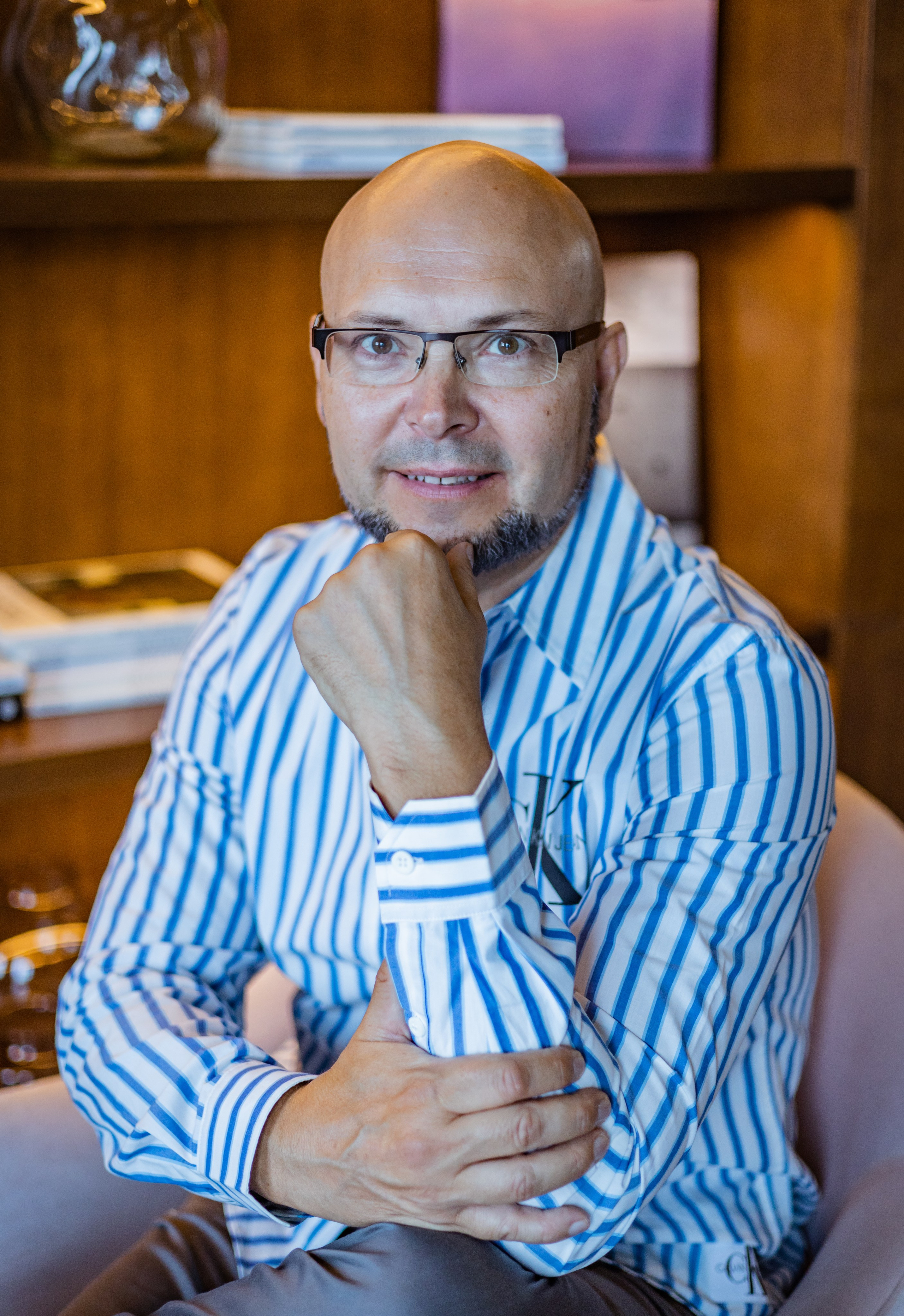 Konstantin psychologist -content for social media. Family, portrait, content photo in Costa Rica Evgeniya Besprozvannykh