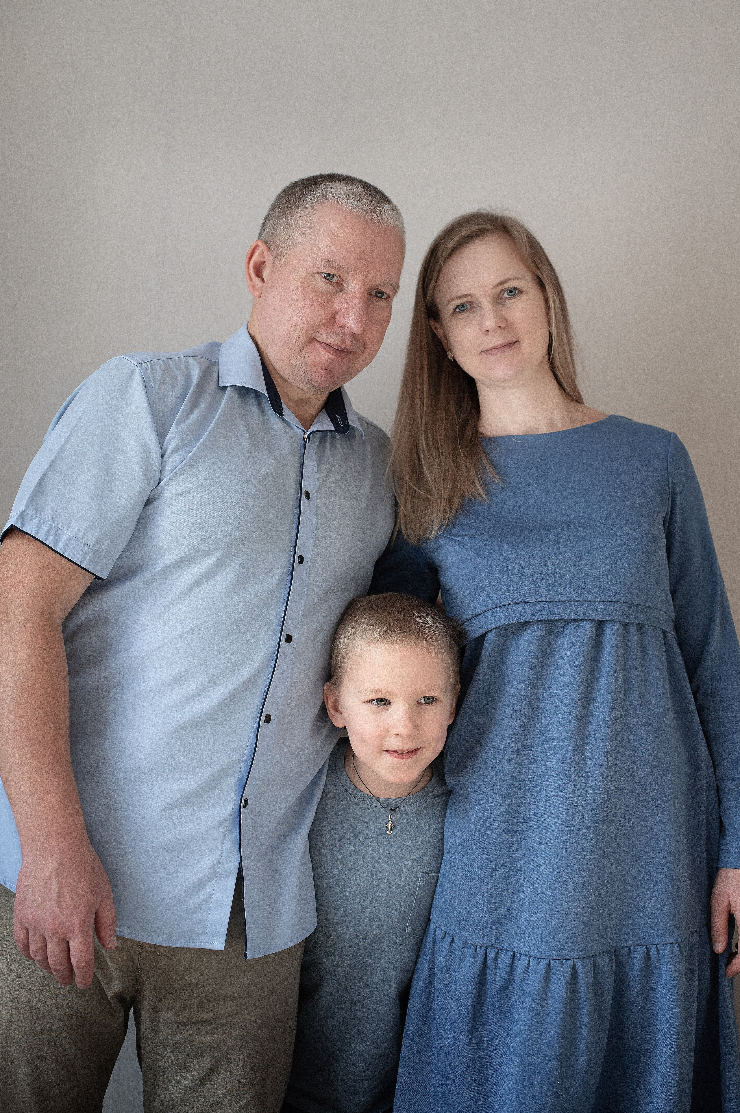 Семья Ляминых дома. Фотографы крещения/венчания  Красноярск Татьяна и Вячеслав Переваловы