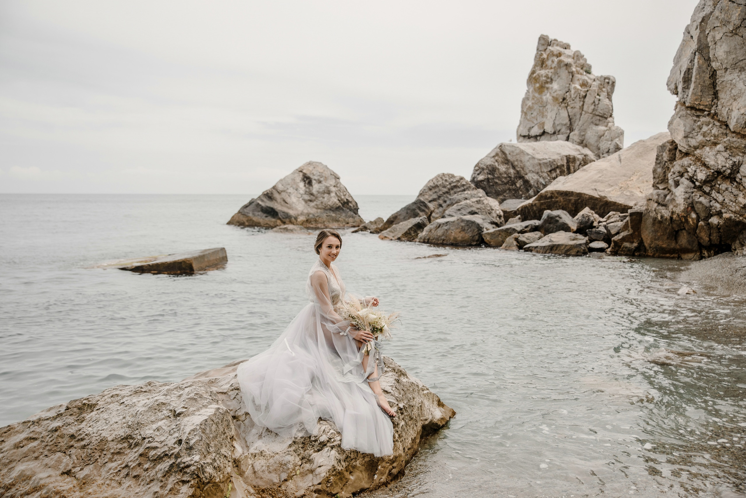 Свадебная фотосессия и выездная регистрация брака на берегу моря. Свадебный и семейный фотограф в Москве Светлана Зоткина