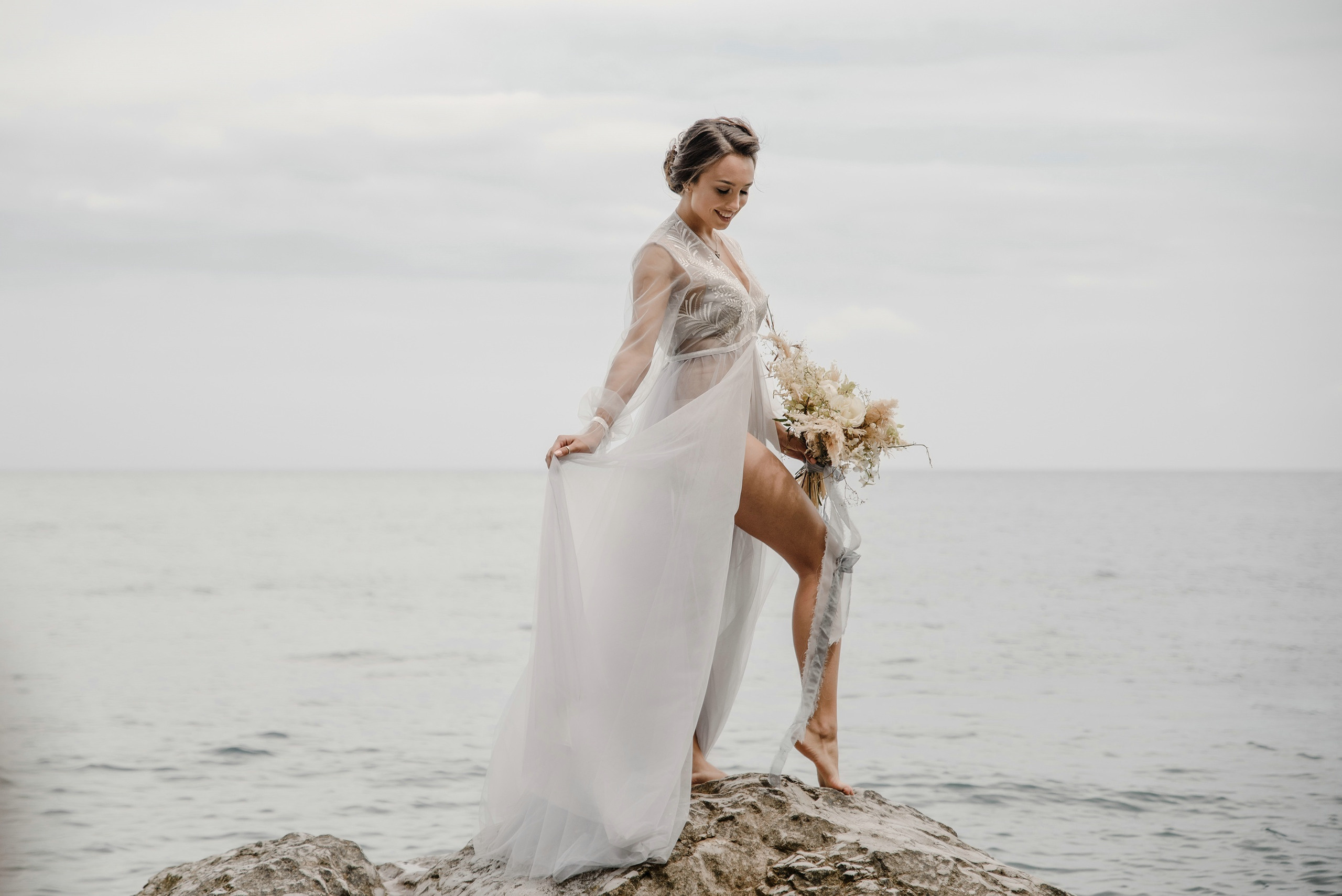 Свадебная фотосессия и выездная регистрация брака на берегу моря. Свадебный и семейный фотограф в Москве Светлана Зоткина