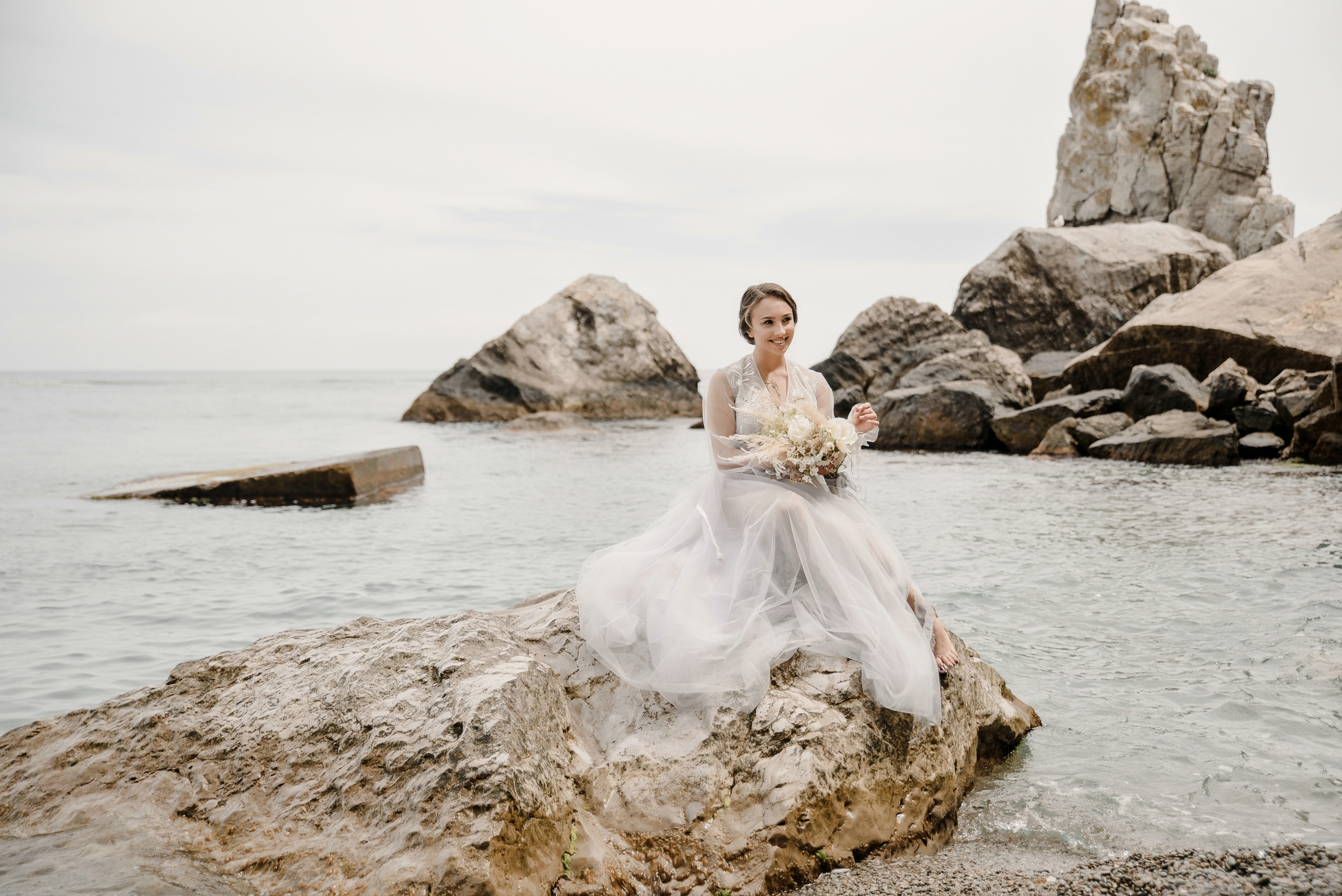 Свадебная фотосессия и выездная регистрация брака на берегу моря. Свадебный и семейный фотограф в Москве Светлана Зоткина
