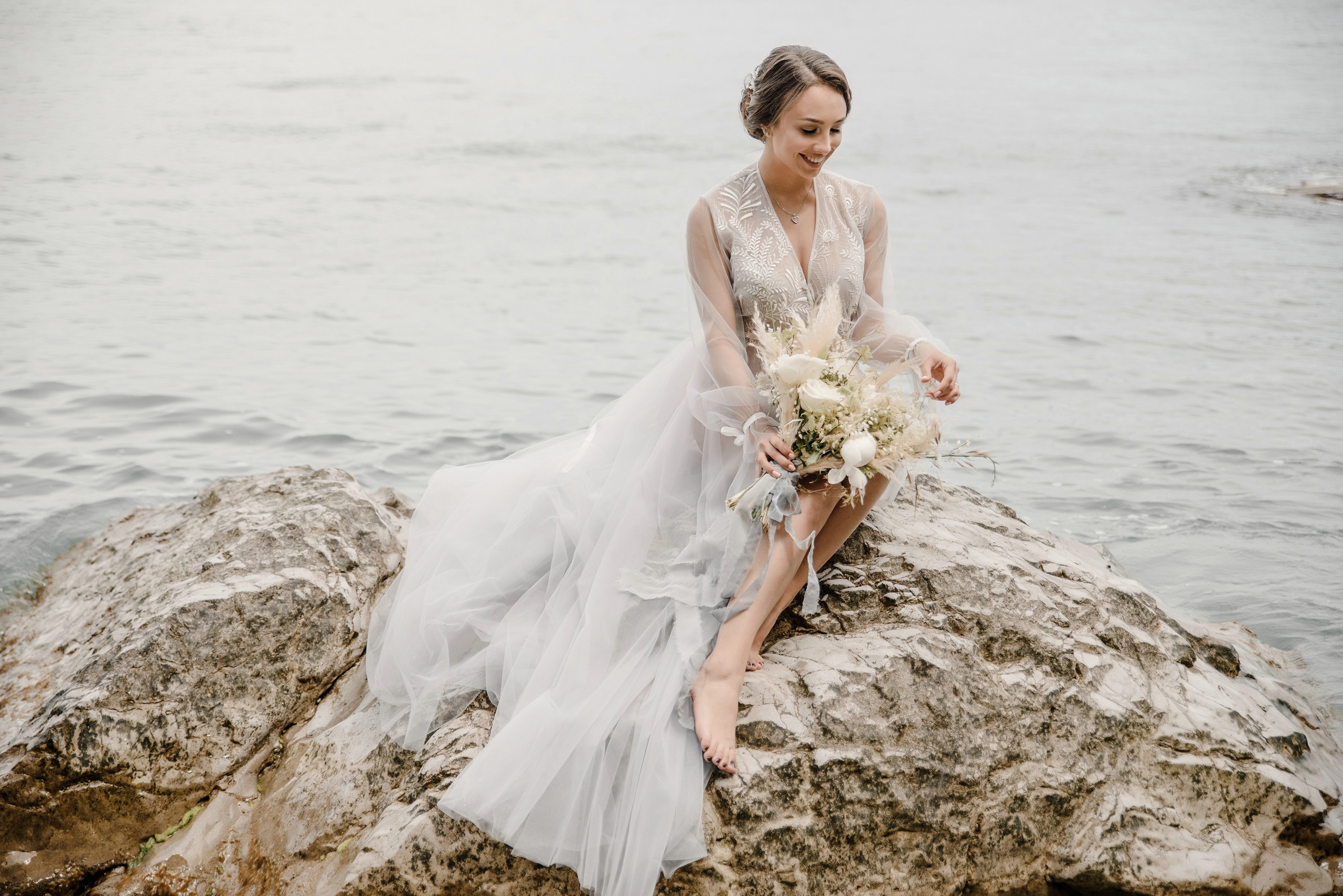 Свадебная фотосессия и выездная регистрация брака на берегу моря. Свадебный и семейный фотограф в Москве Светлана Зоткина