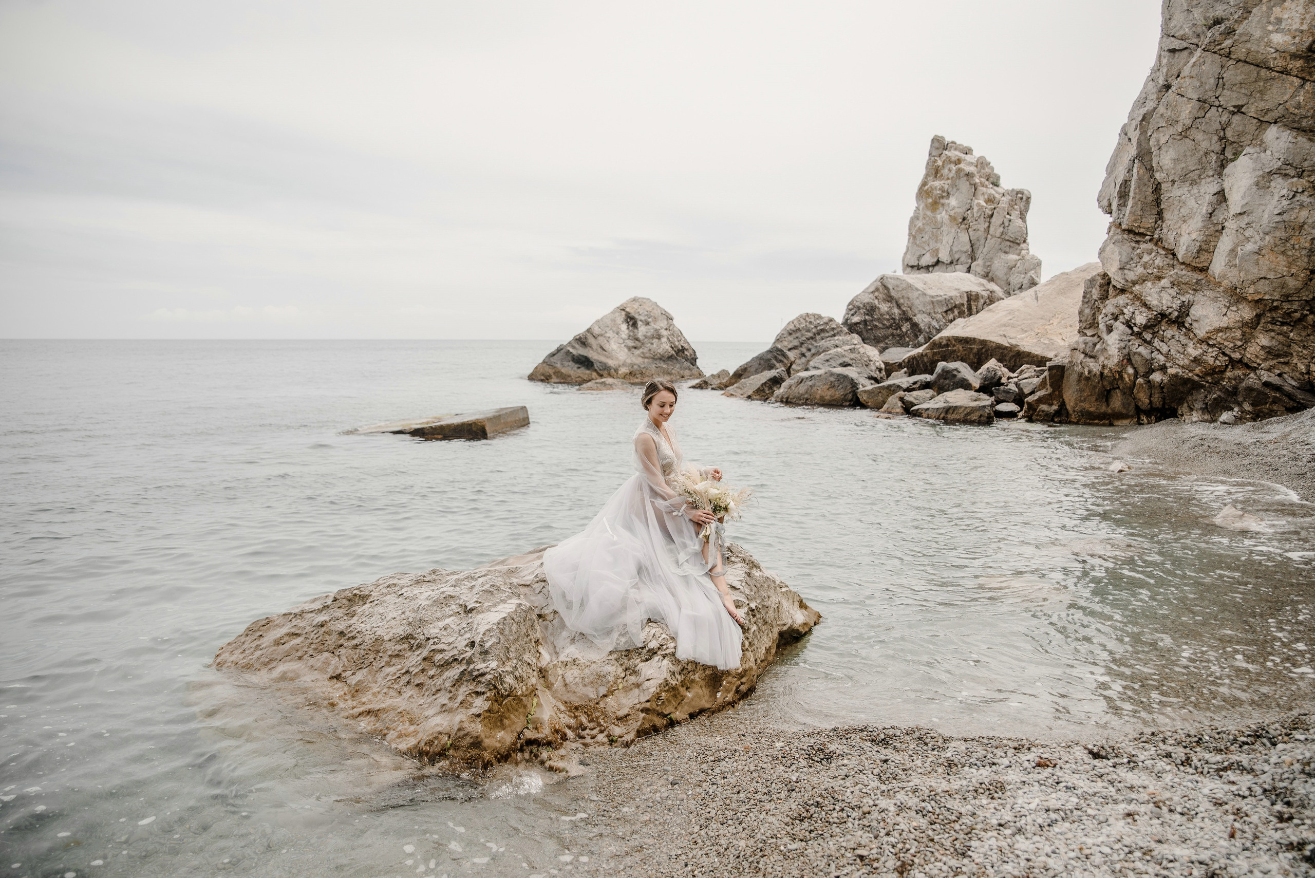 Свадебная фотосессия и выездная регистрация брака на берегу моря. Свадебный и семейный фотограф в Москве Светлана Зоткина