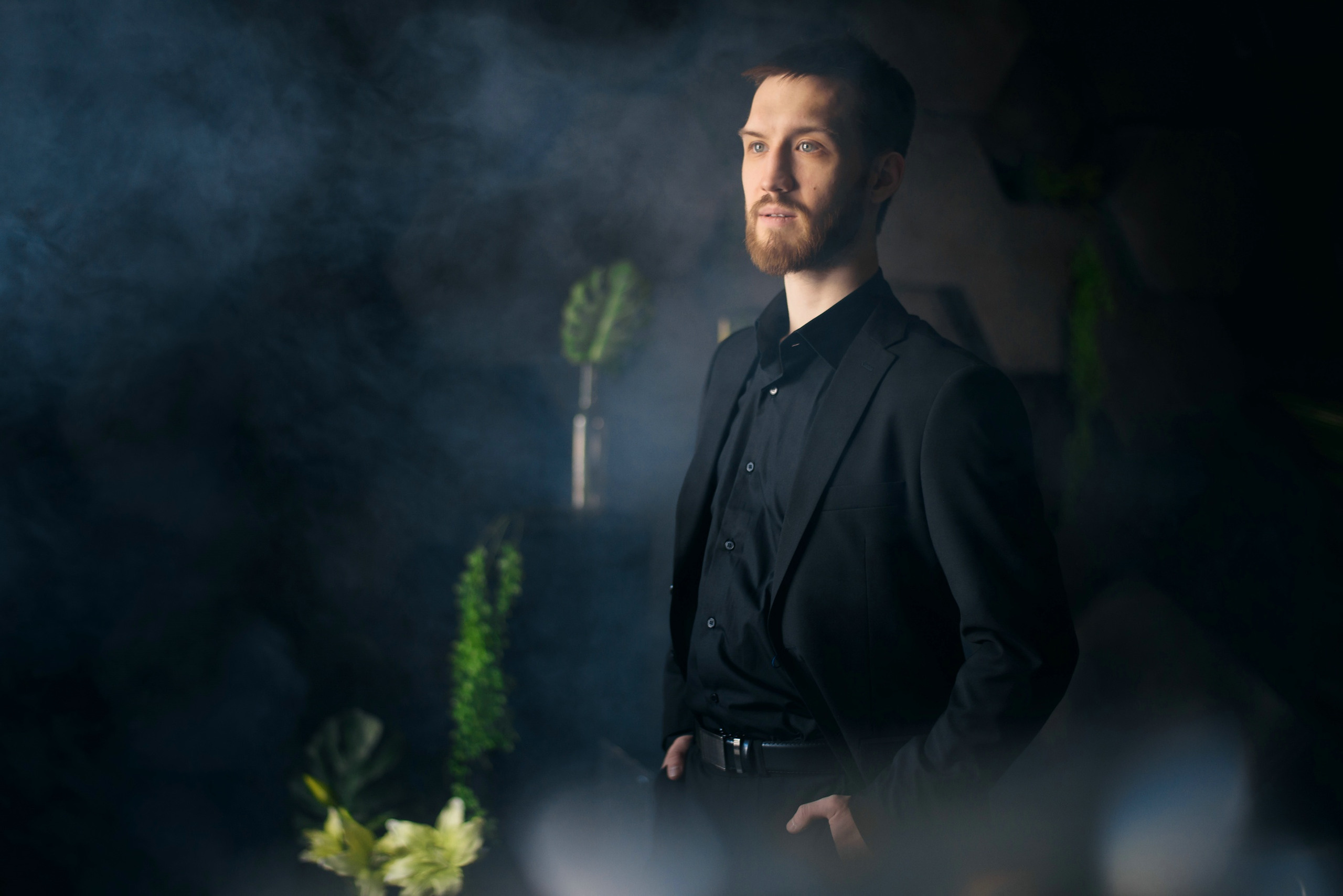 Студийный мужской портрет