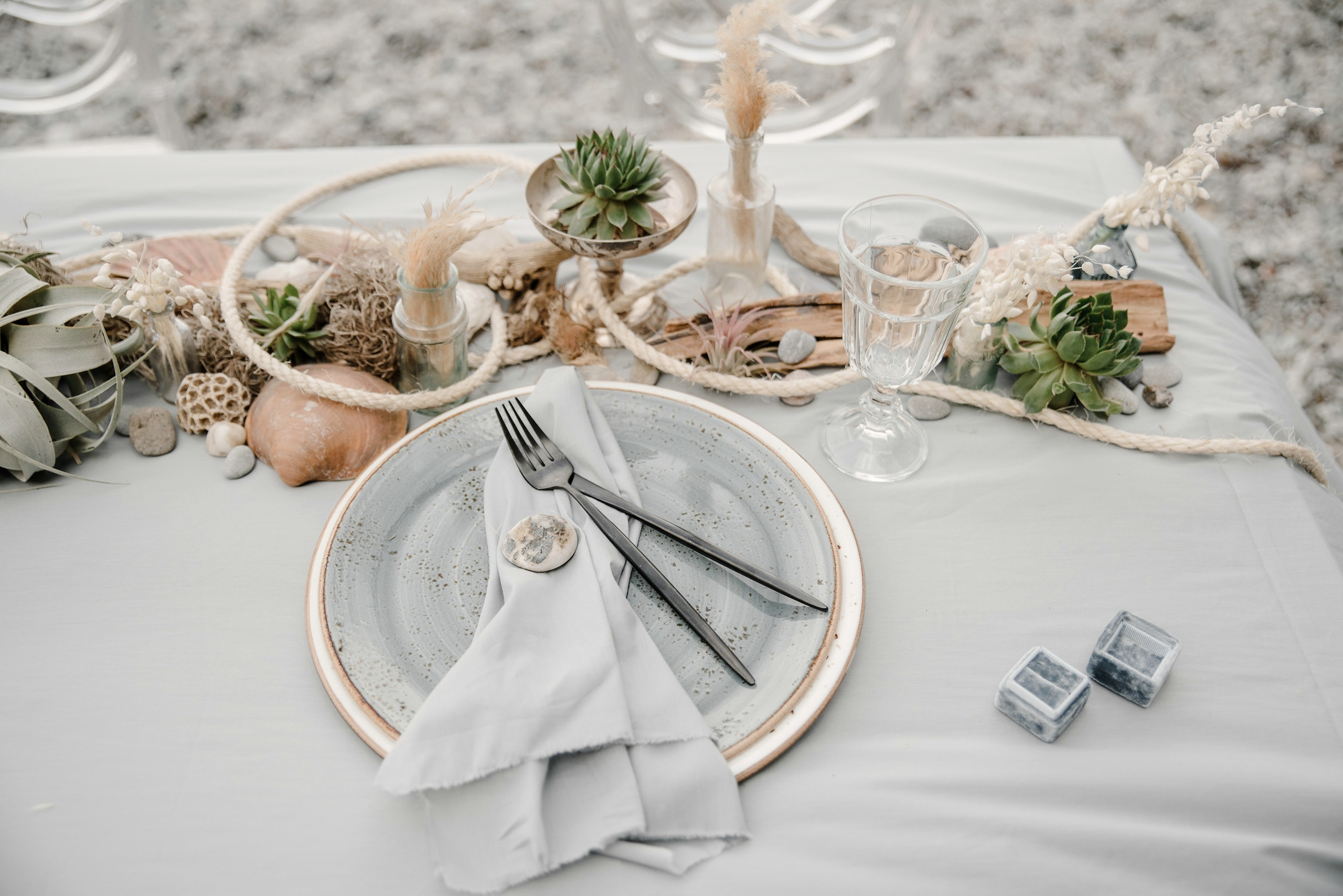 Свадебная фотосессия и выездная регистрация брака на берегу моря. Свадебный и семейный фотограф в Москве Светлана Зоткина