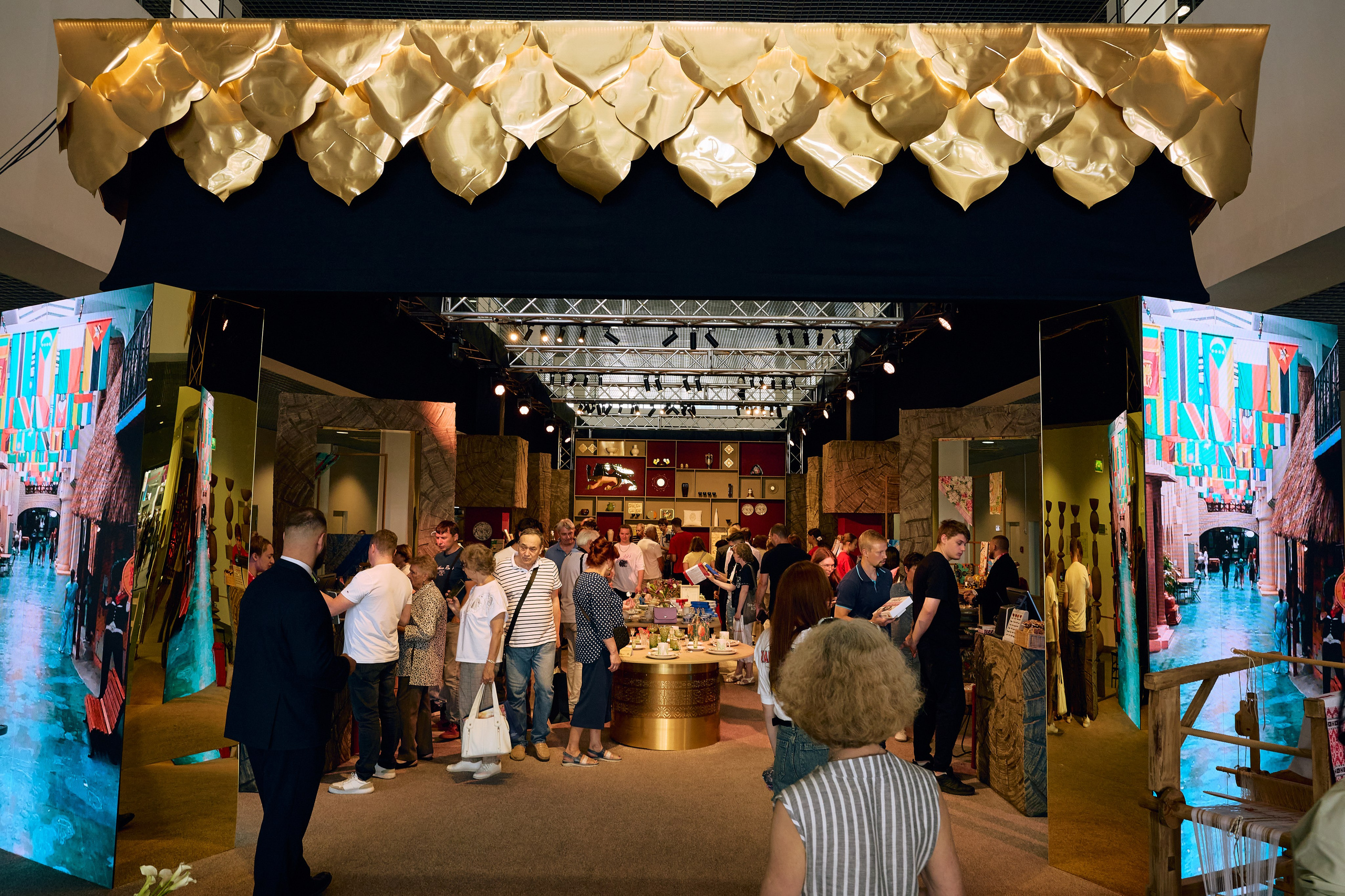 Иннопром-2025. Предметный и репортажный фотограф Алексей Кротов