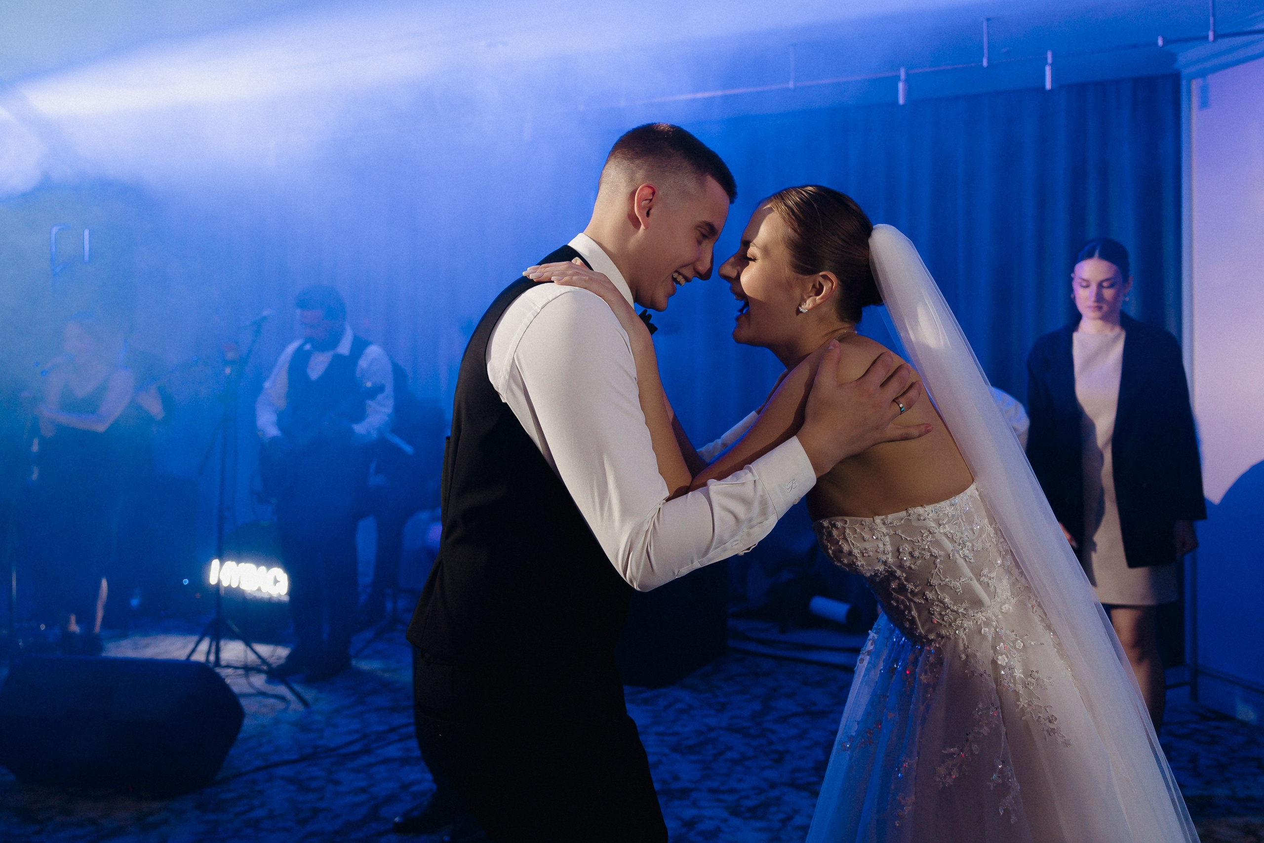 АРИНА И ЛЕША. ЧЕЛСИТИ. Свадебный и индивидуальный фотограф в Челябинске Евгения Негодяева