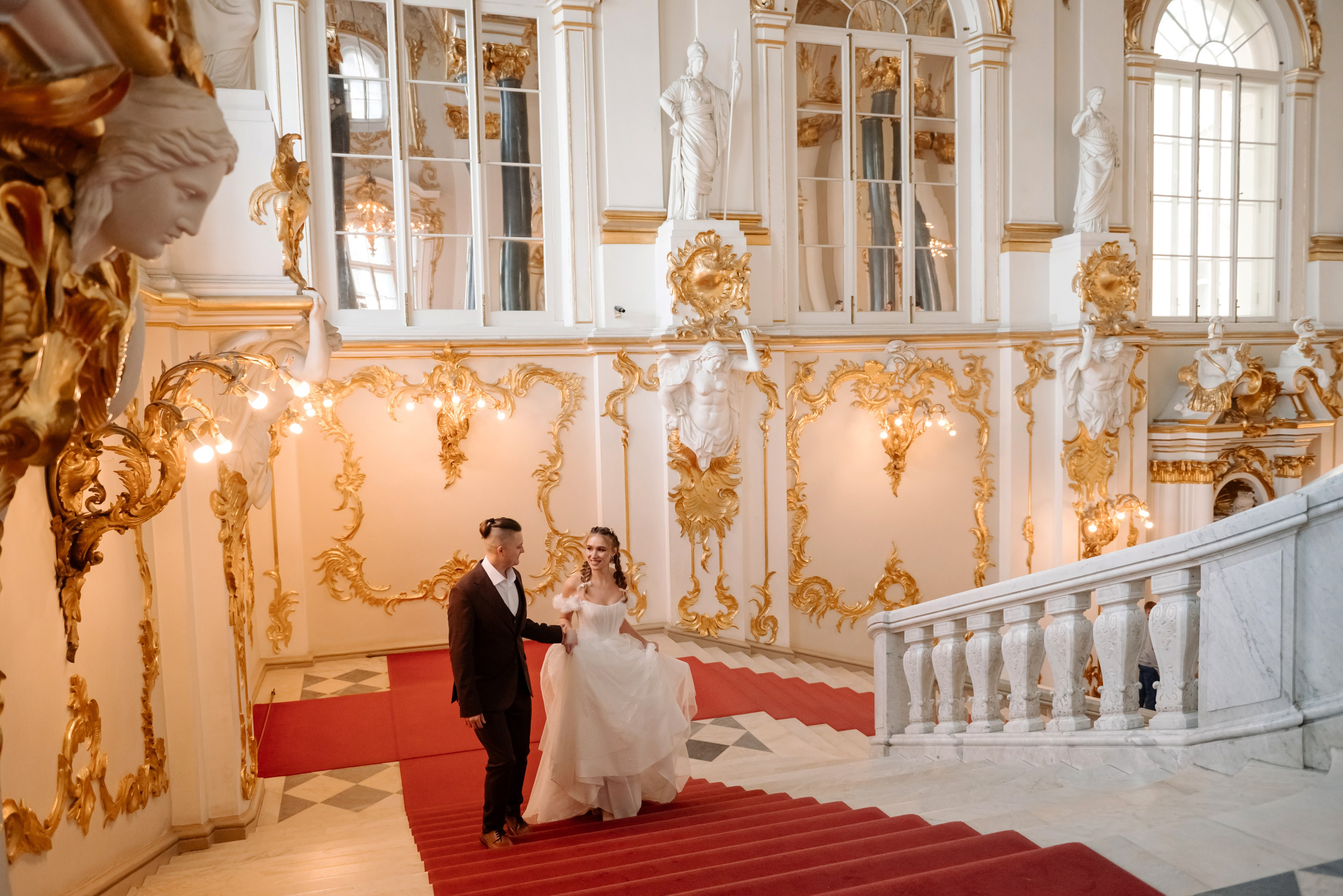 В залах лучшего музея. Свадебный и сеейный фотограф в Санкт-Петербурге Елена Худякова