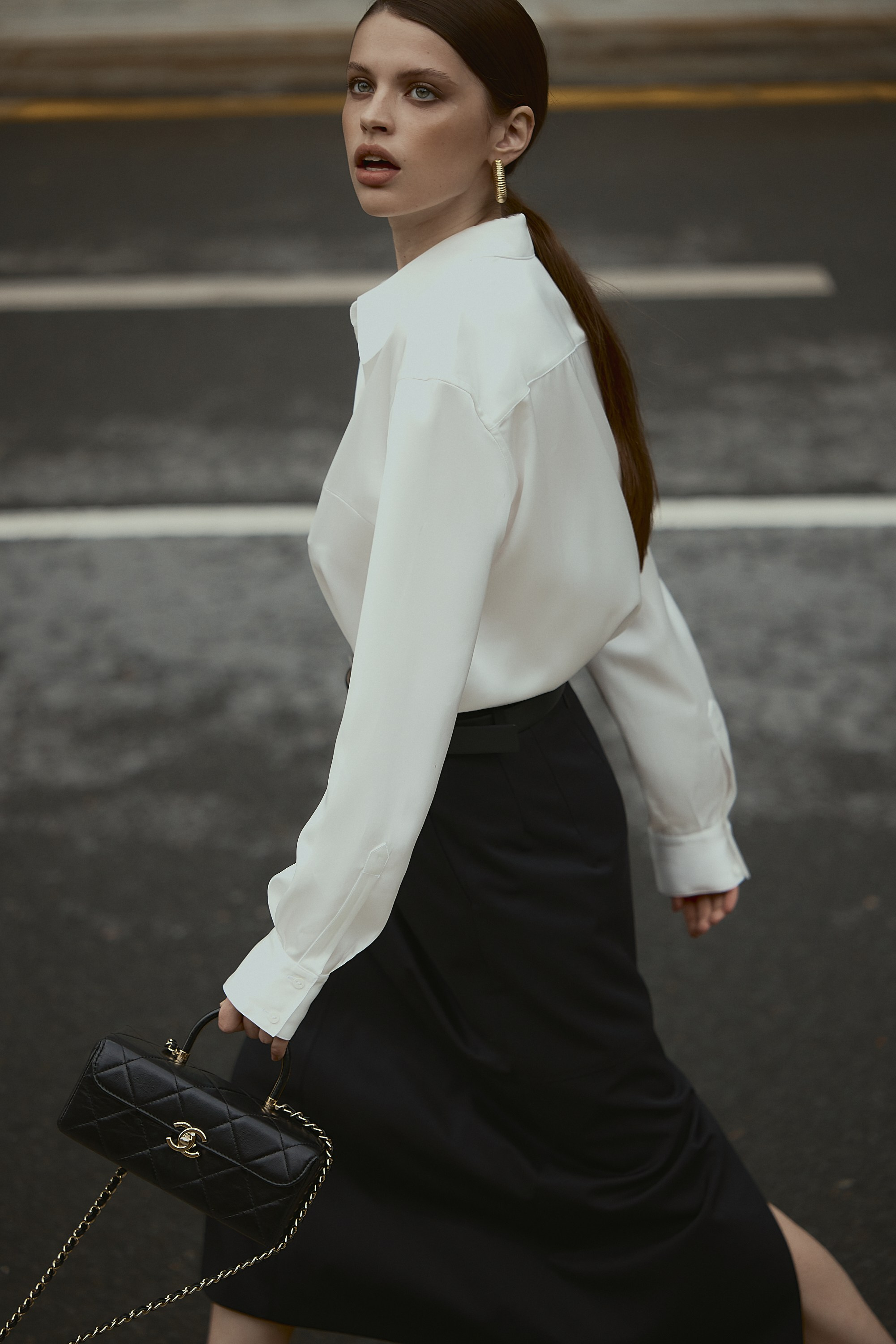 Уличная съемка девушки женщины в Москве Хабаровске Калининграде в одежде бренда Vikisews Екатериной Врублевской