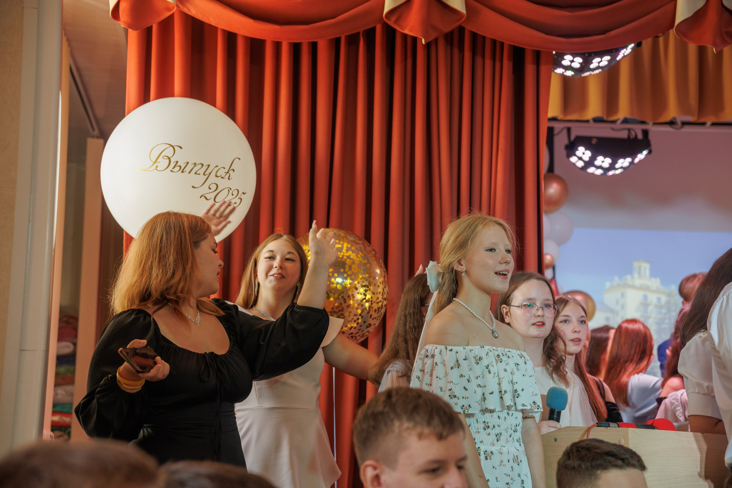 Вручение аттестатов. Свадебный и семейный фотограф в Новосибирске Ирина Дорошкова