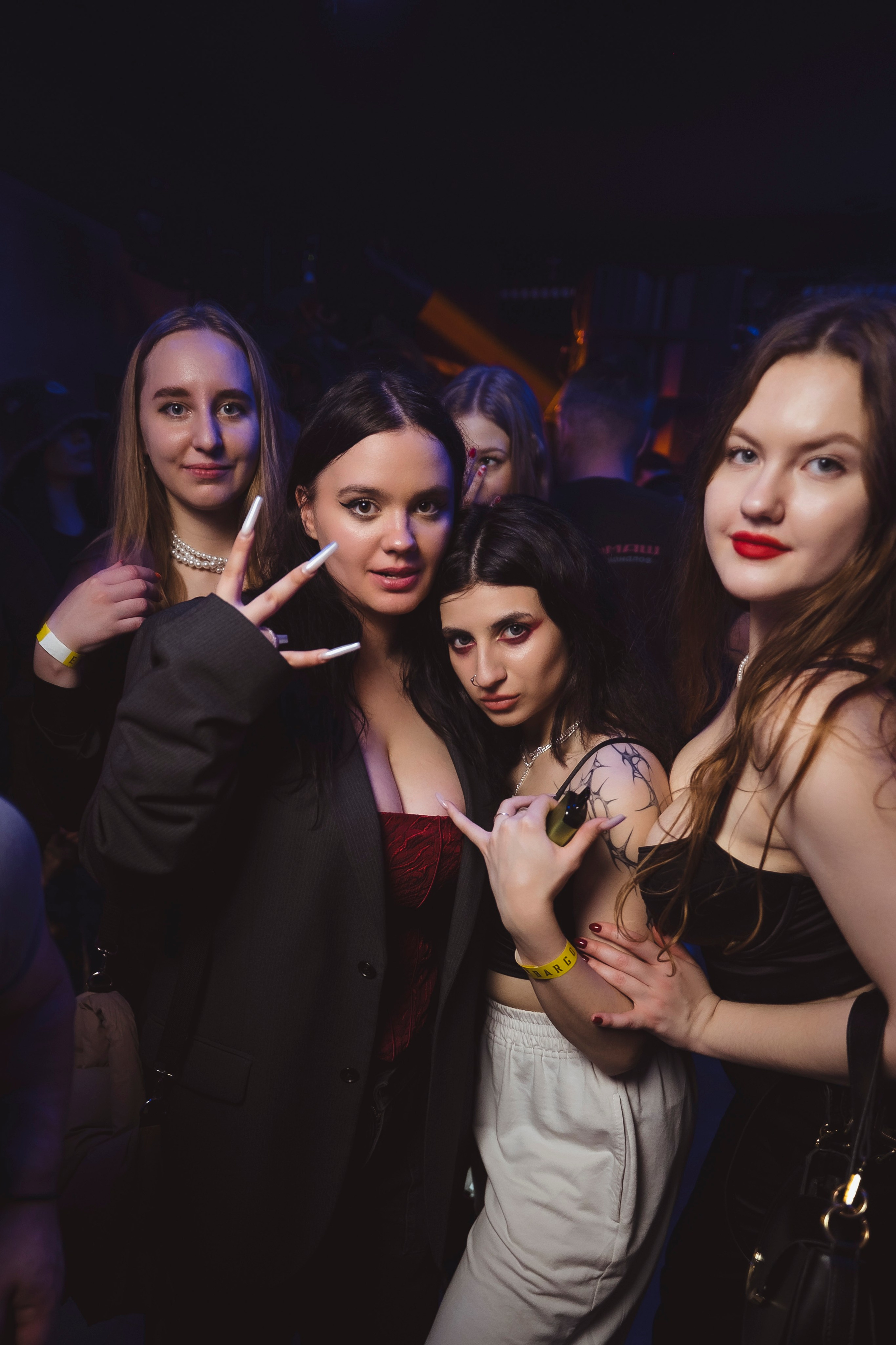 Embargo 30/03. Главная