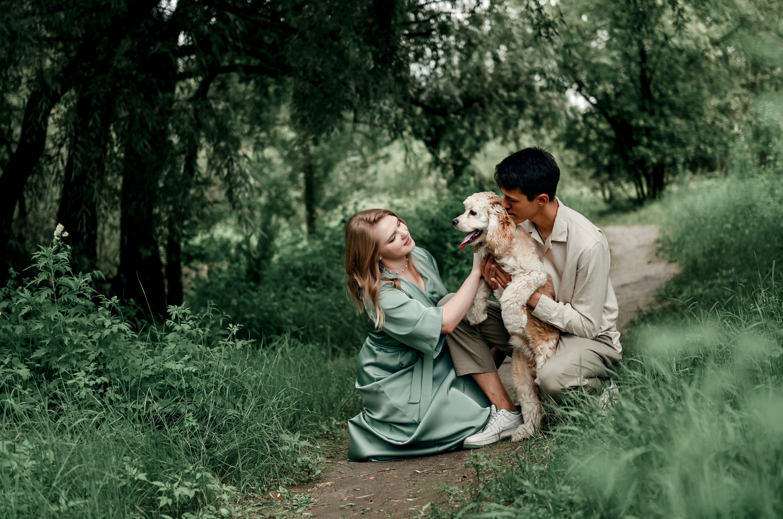 Love story прогулка вместе с песиком))). Свадебный, семейный, детский, контент фотограф в Омске Максим Ильин