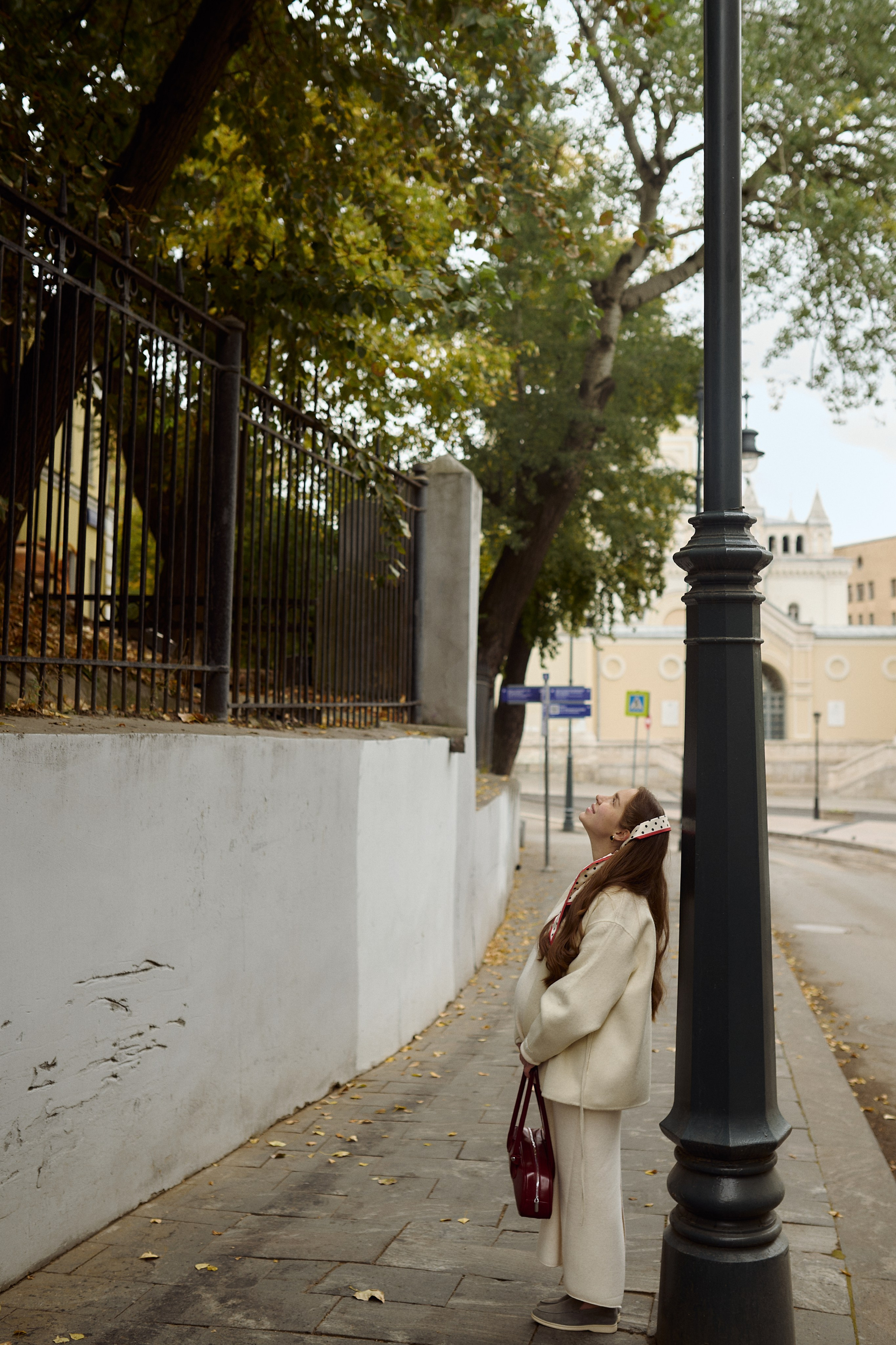 Оля на прогулке по городу. Семейный и свадебный lifestyle-фотограф в Москве Мария Петрова