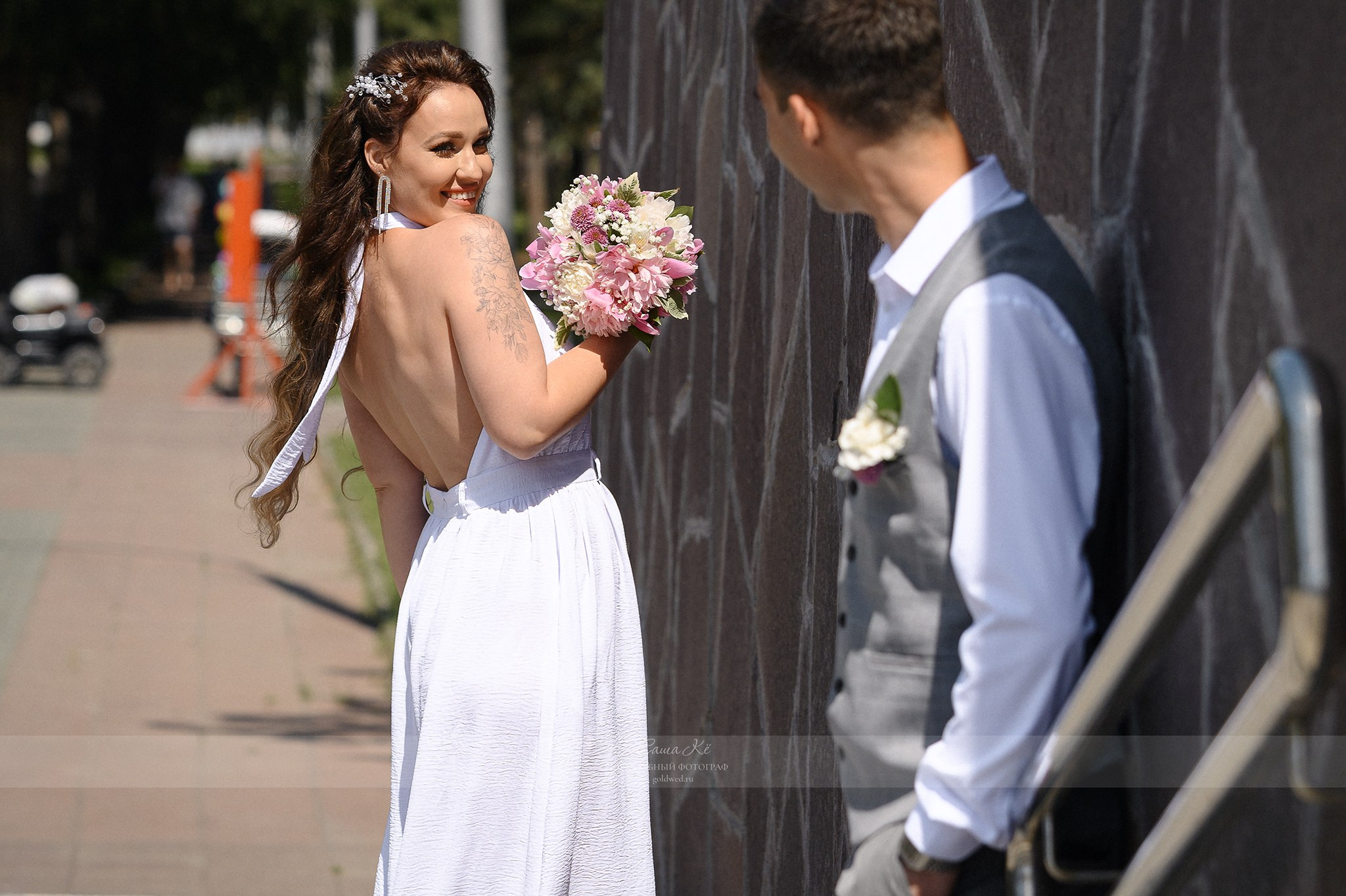 Свадебная фотосессия в Нарымском сквере Новосибирска. Свадебный и семейный, event фотограф, фоторепортаж в Новосибирске — Саша Кё