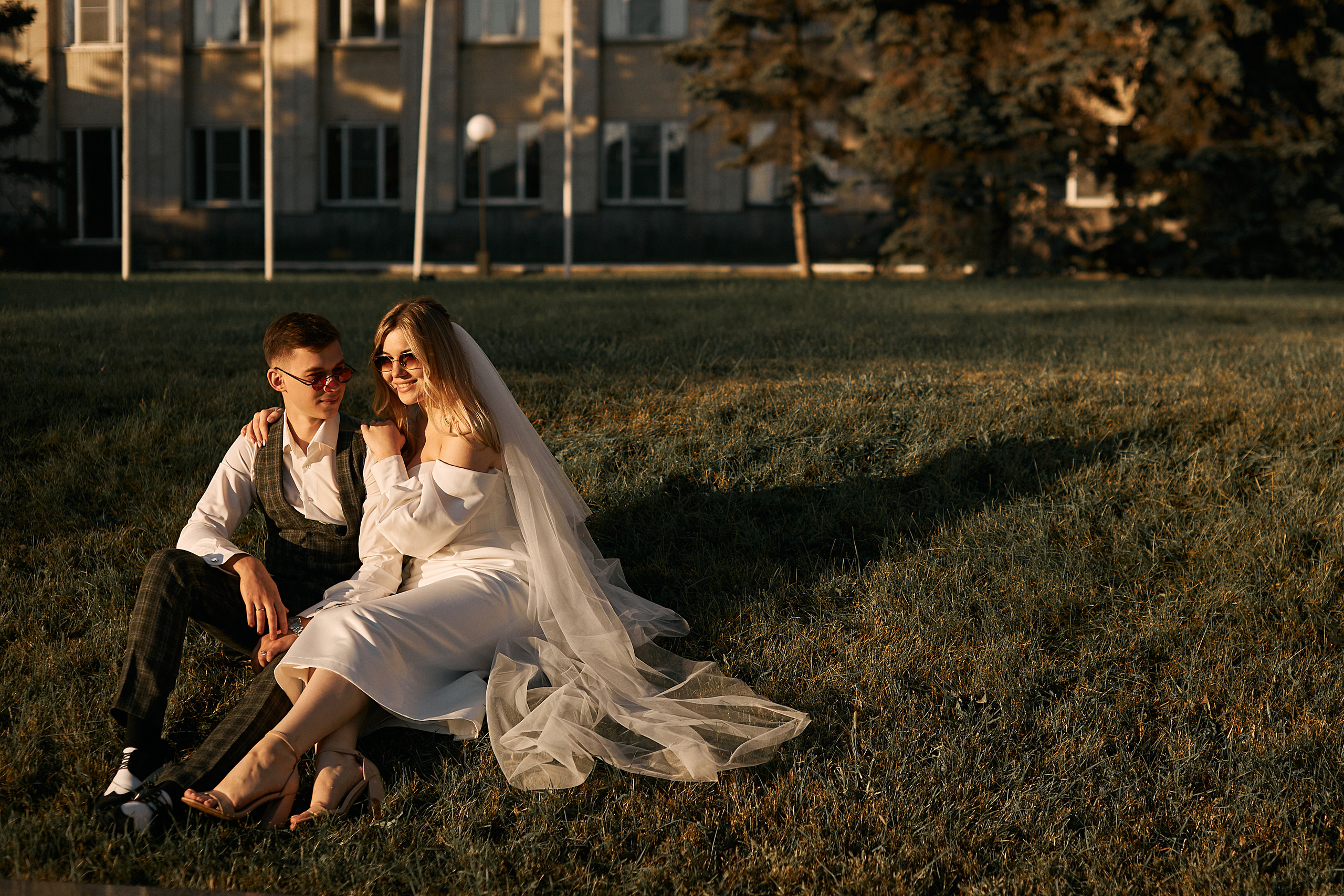 Анонс со свадебной прогулки Димы и Маши. Свадебный и семейный фотограф Владимир Карамышев