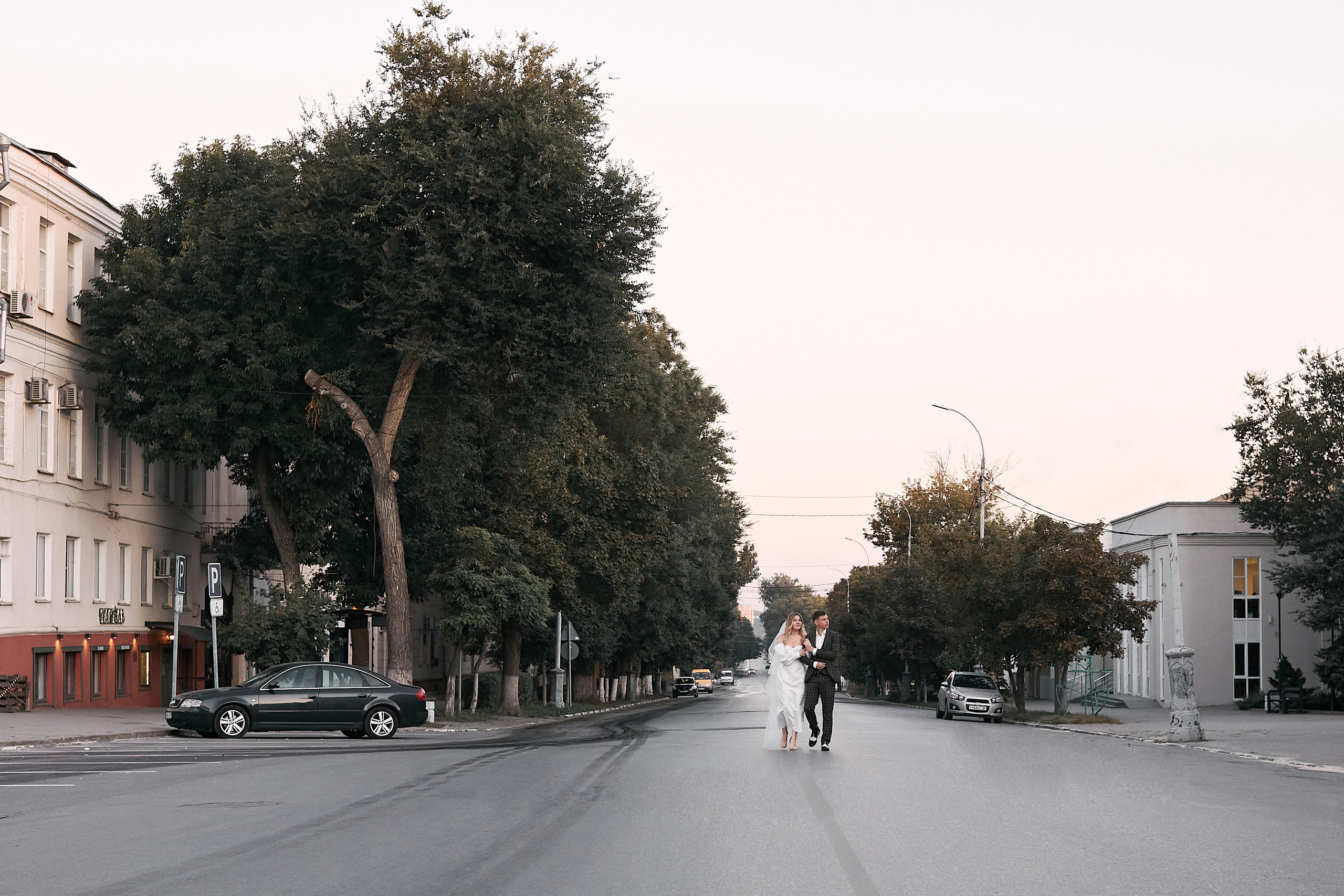Анонс со свадебной прогулки Димы и Маши. Свадебный и семейный фотограф Владимир Карамышев