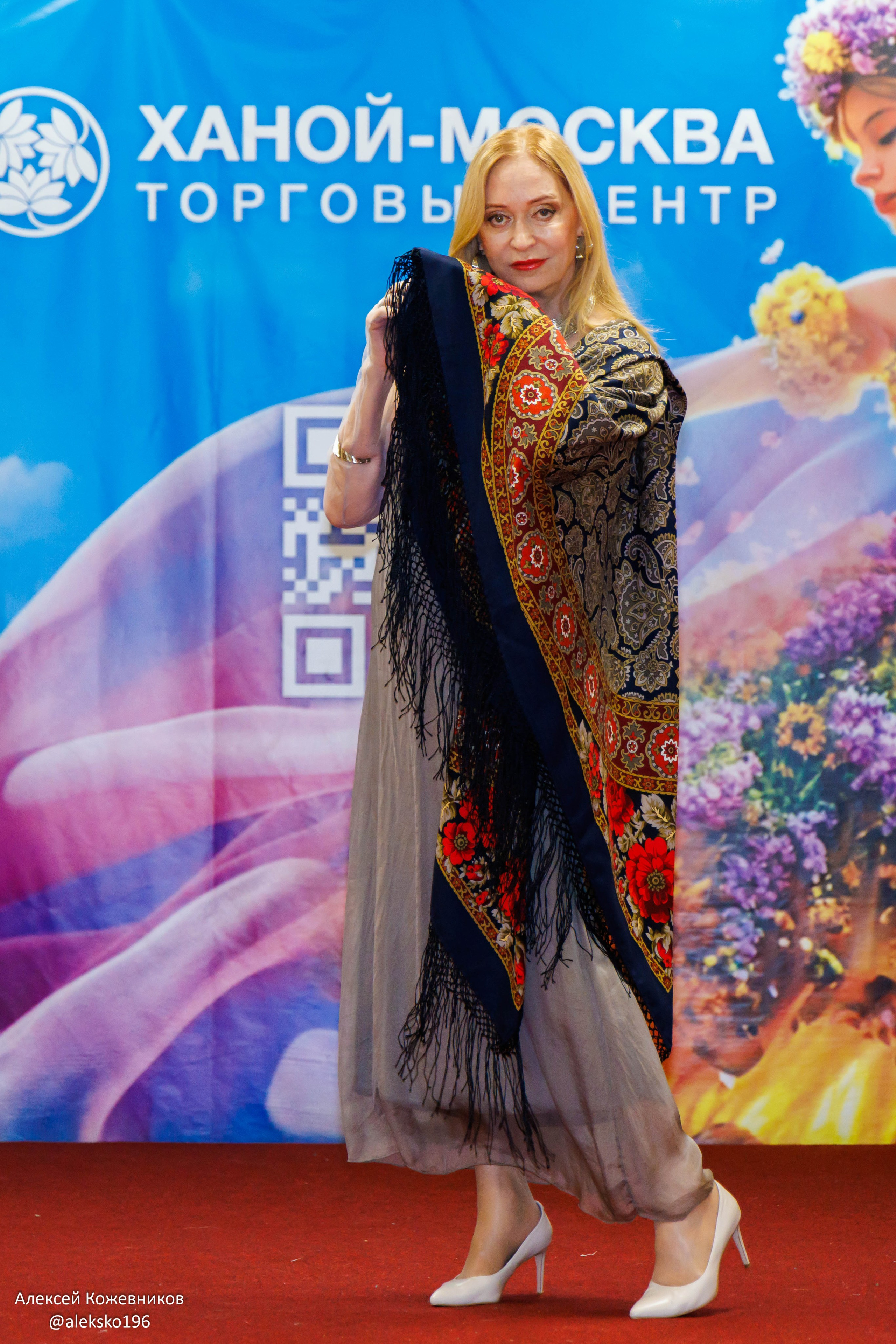 Модный показ Ханой Москва. Коллекционер и искусствовед Олеся Ястребова