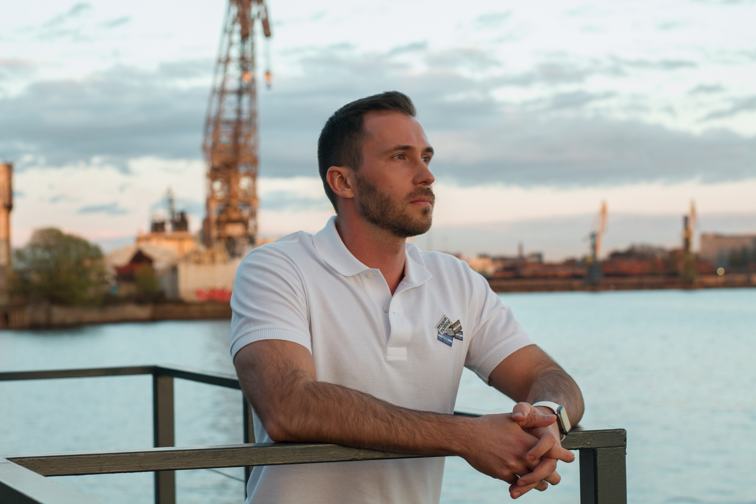 Атмосферный день рождения на закате в Севкабель лофт. Свадебный, семейный и контент фотограф в Санкт- Петербурге Елена Грие