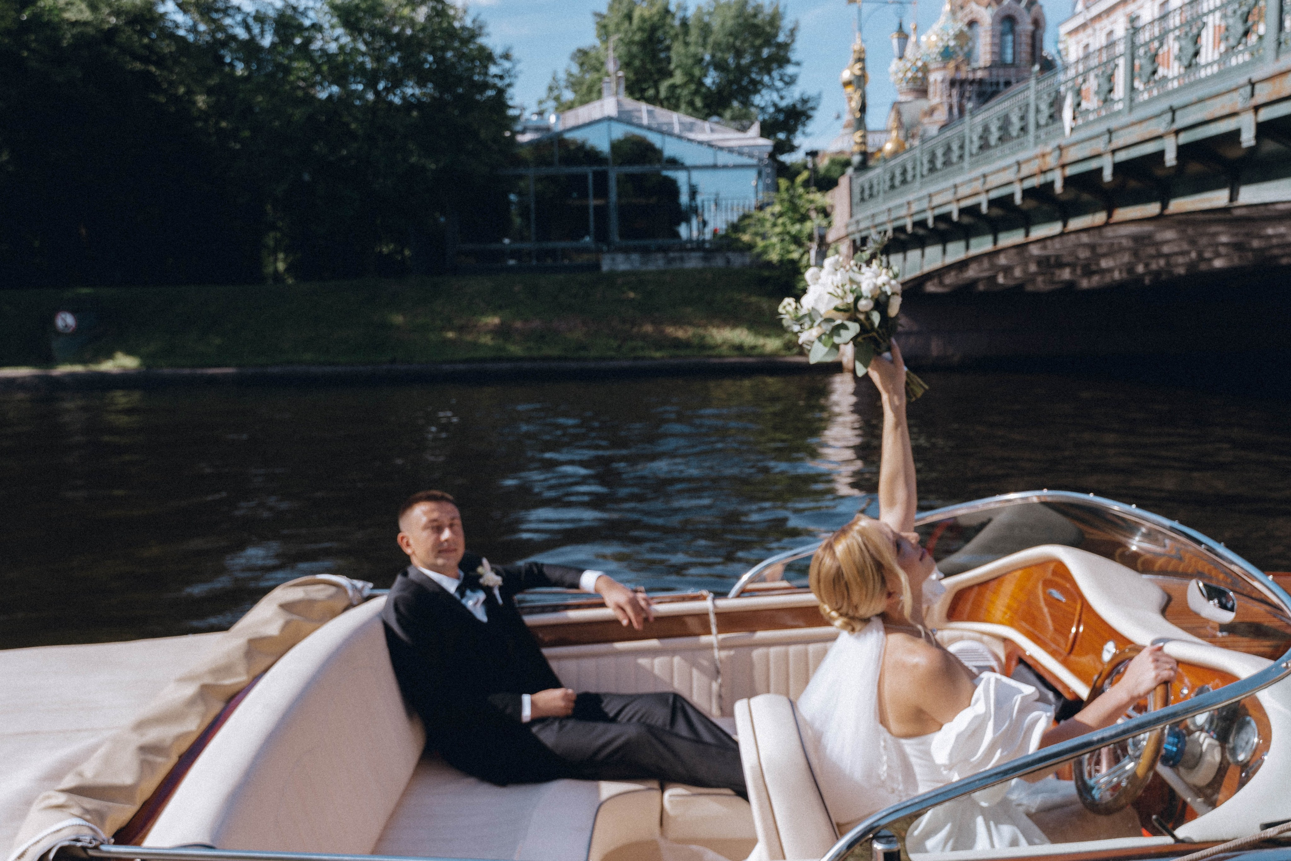 СВАДЕНБНАЯ СЬЕМКА НА КАТЕРЕ ПО КАНАЛАМ САНКТ-ПЕТЕРБУРГА И В АКВАТОРИИ НЕВЫ. Профессиональный фотограф, Санкт-Петербург — Виктория Богомолова
