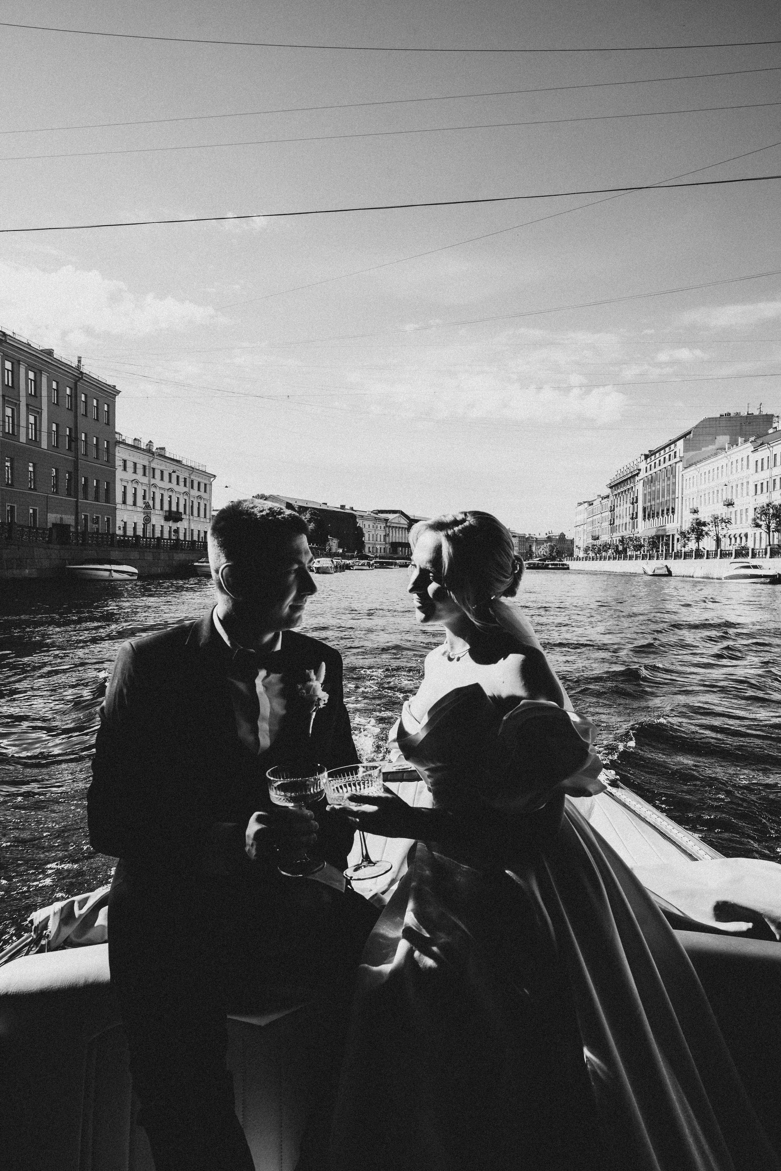 СВАДЕНБНАЯ СЬЕМКА НА КАТЕРЕ ПО КАНАЛАМ САНКТ-ПЕТЕРБУРГА И В АКВАТОРИИ НЕВЫ. Профессиональный фотограф, Санкт-Петербург — Виктория Богомолова