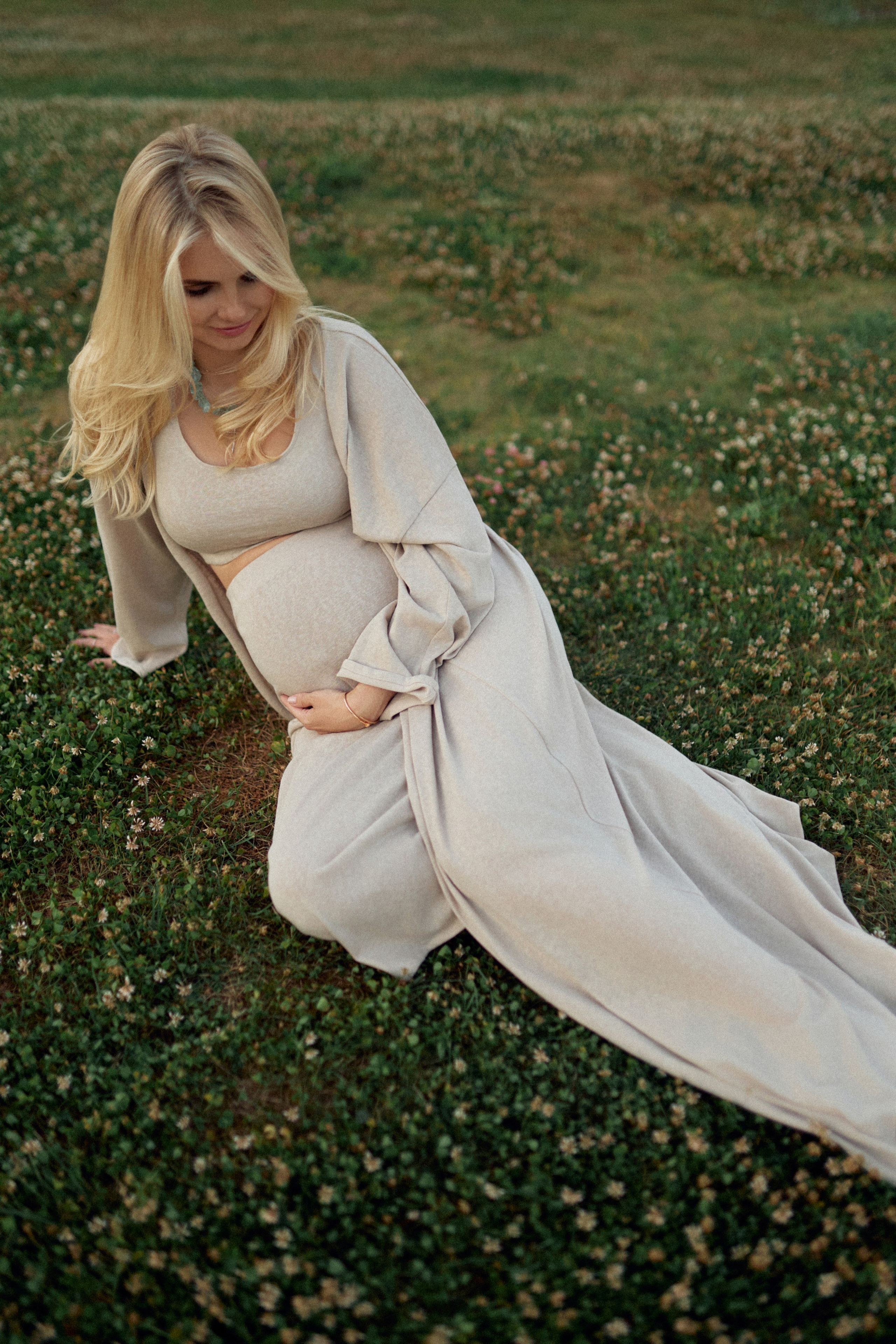 Стильная фотосессия беременности. Сестры Карабаза. Фотографы и ретушеры в Москве и Санкт-Петербурге