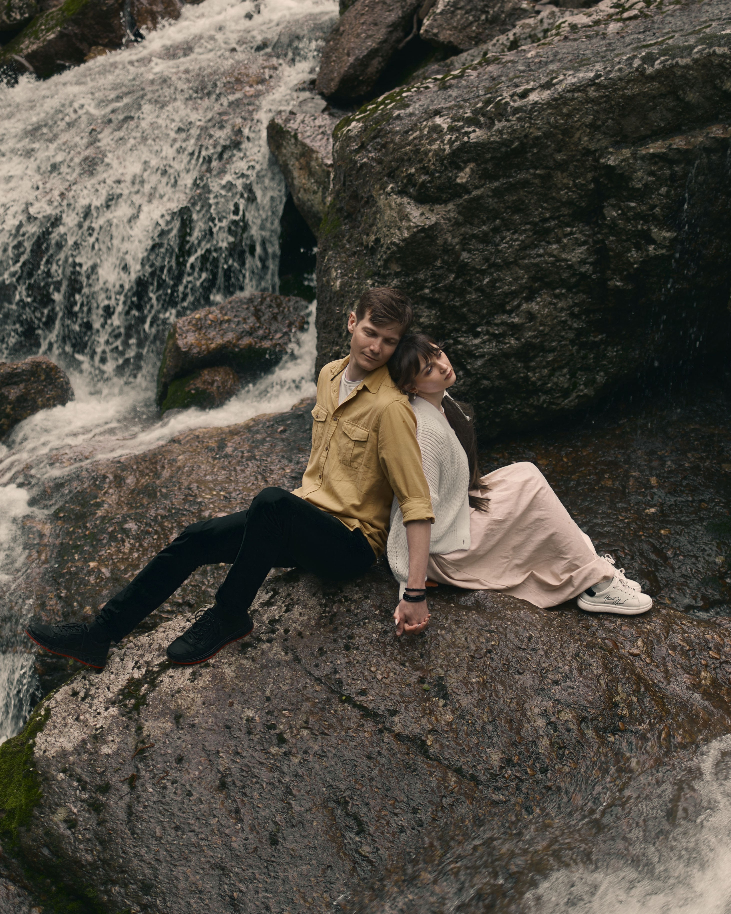 На водопаде. Фотограф в Уфе Кира Прозорова. Свадебные, портретные и семейные съемки