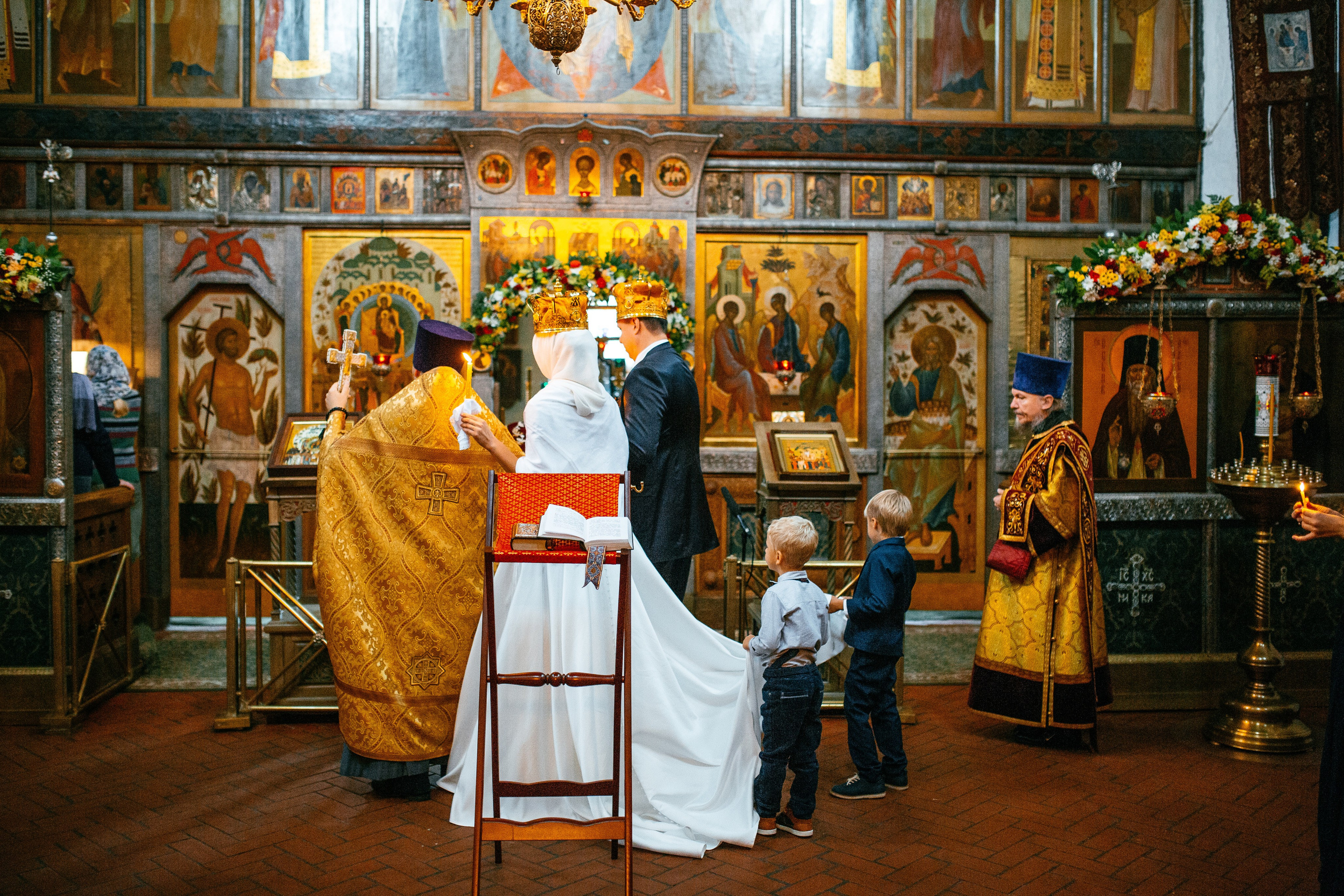 Фотограф на венчание в Москве, заказать услуги фотосъёмки — Цены и стоимость услуг профессионального фотографа на фотосъёмку венчания