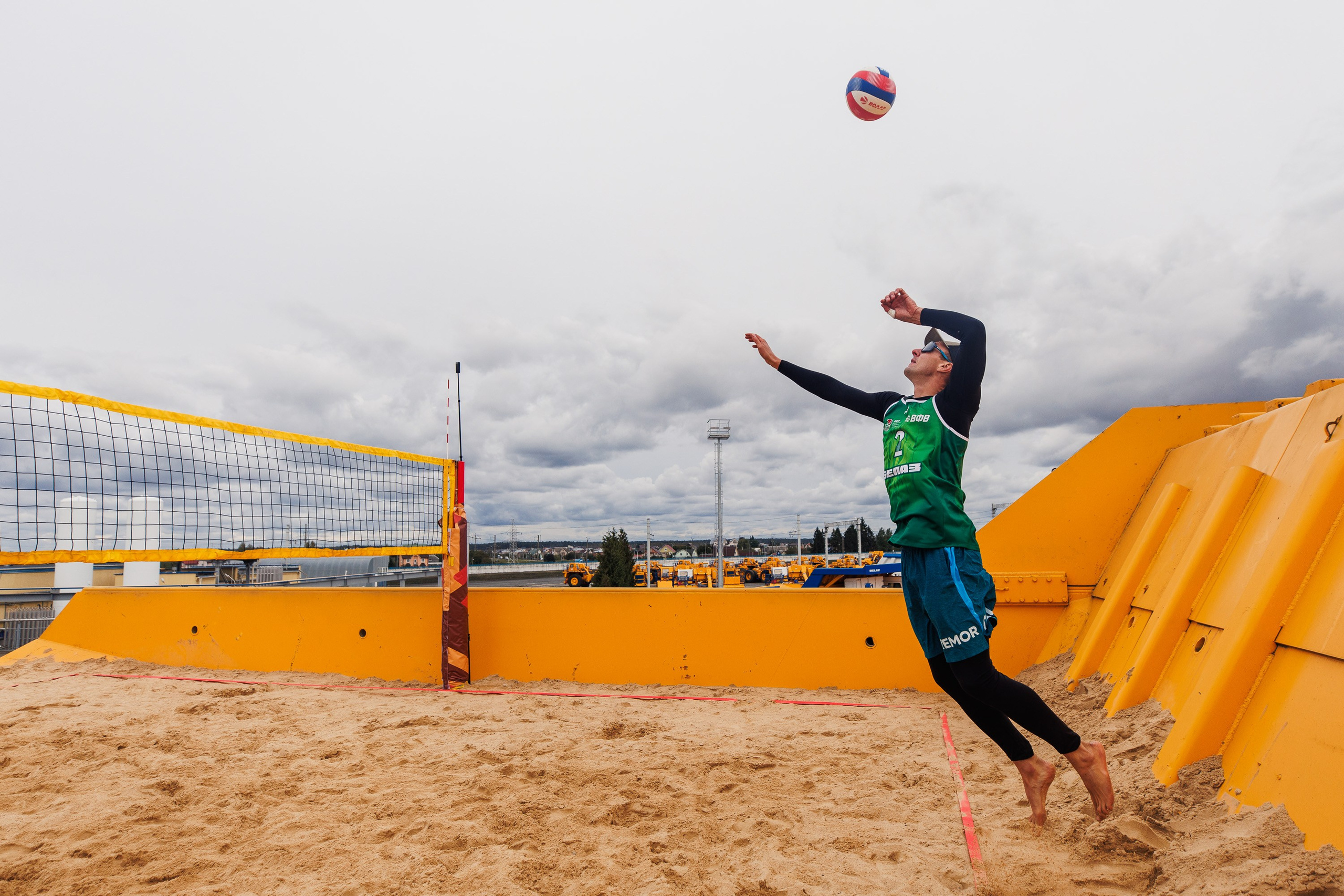Пляжный волейбол на БелАЗе. Photographer Danil Aykin