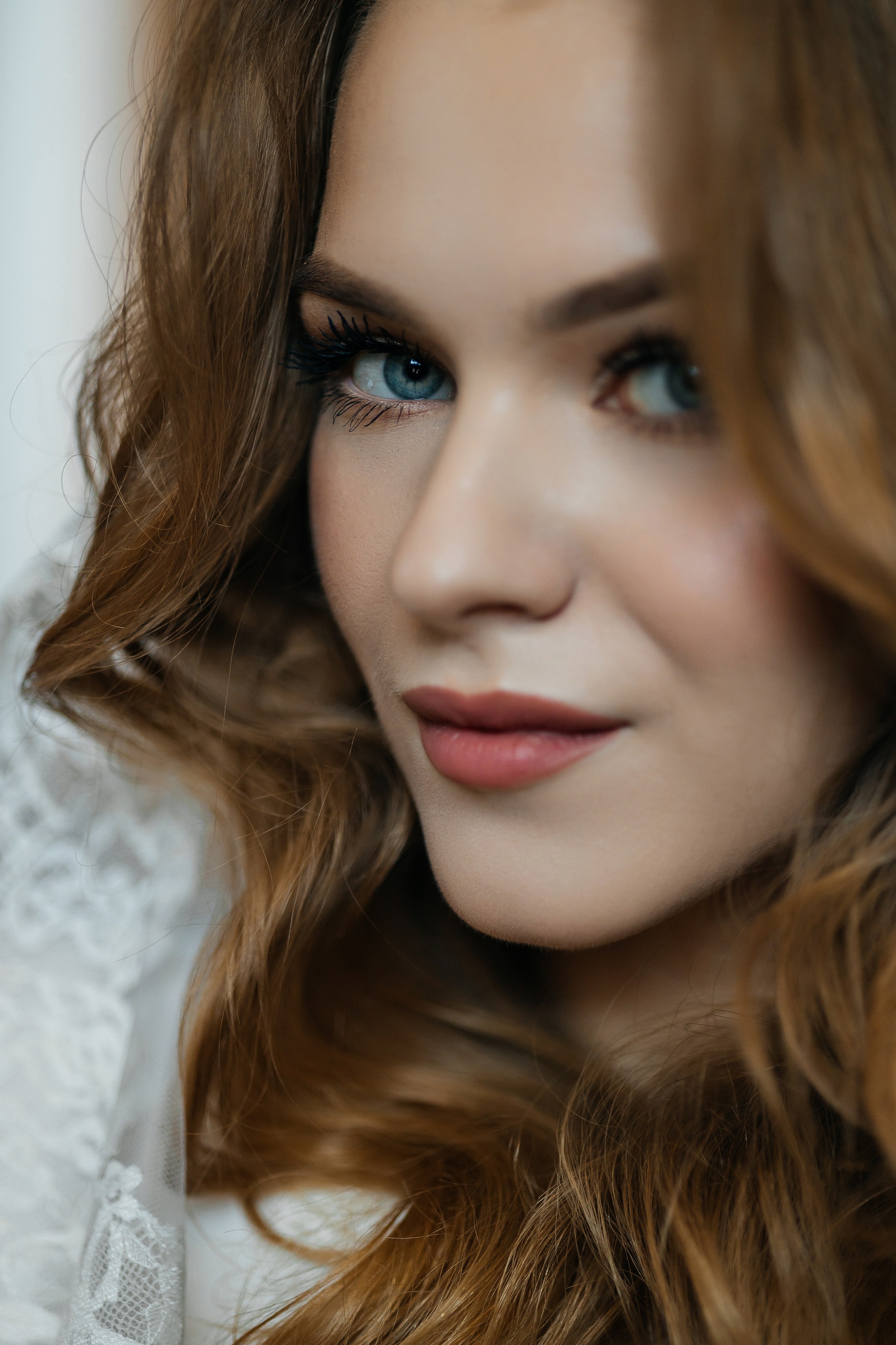 Роскошное утро пары в номере отеля. Олег Сверчков | Свадебный фотограф Вологда