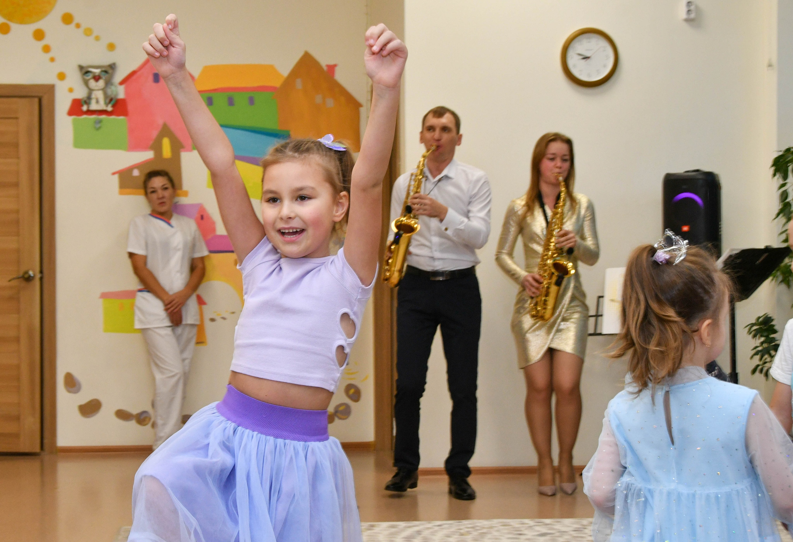 2023 г. День дошкольного работника и прогулка. Репортажный и детский фотограф в Новосибирске