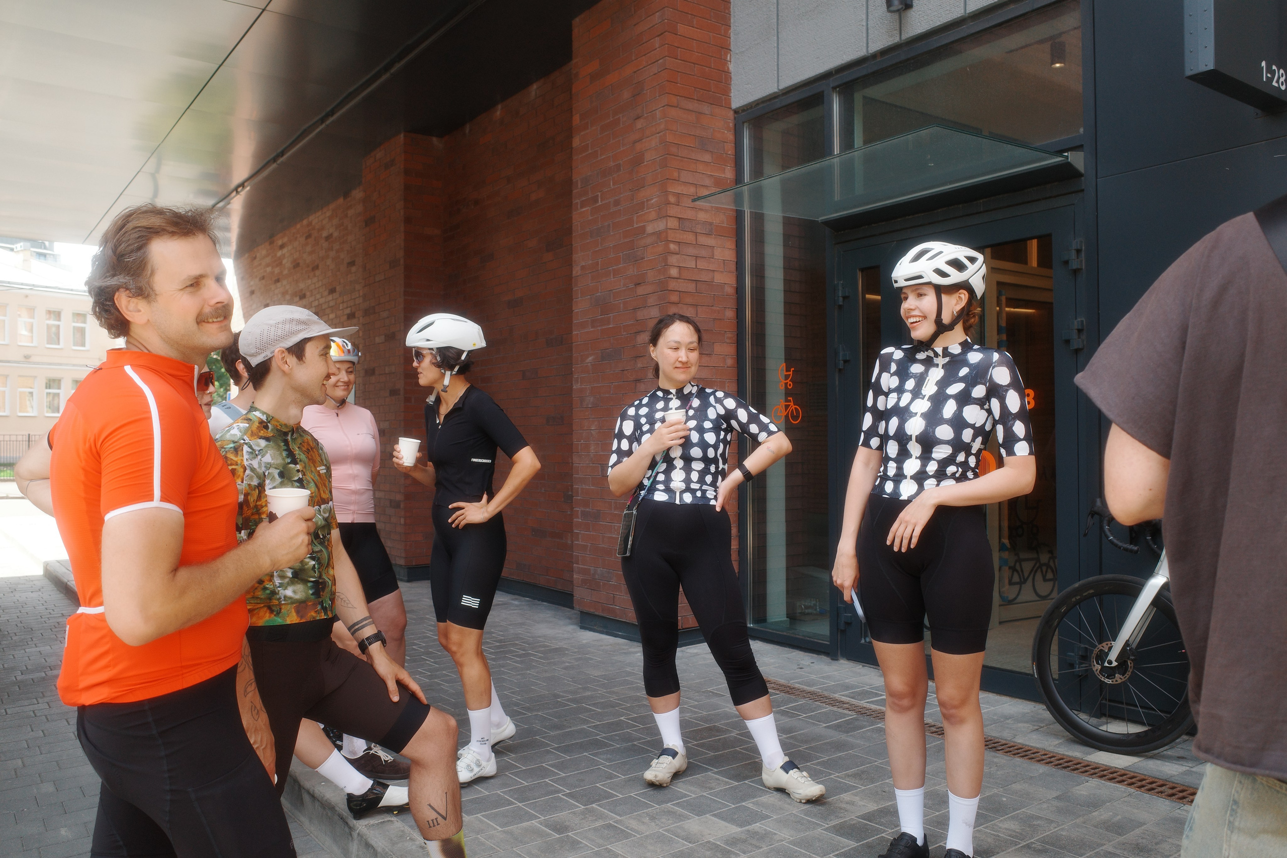 VELOCULT x LUXSHOSSE. Butorarock