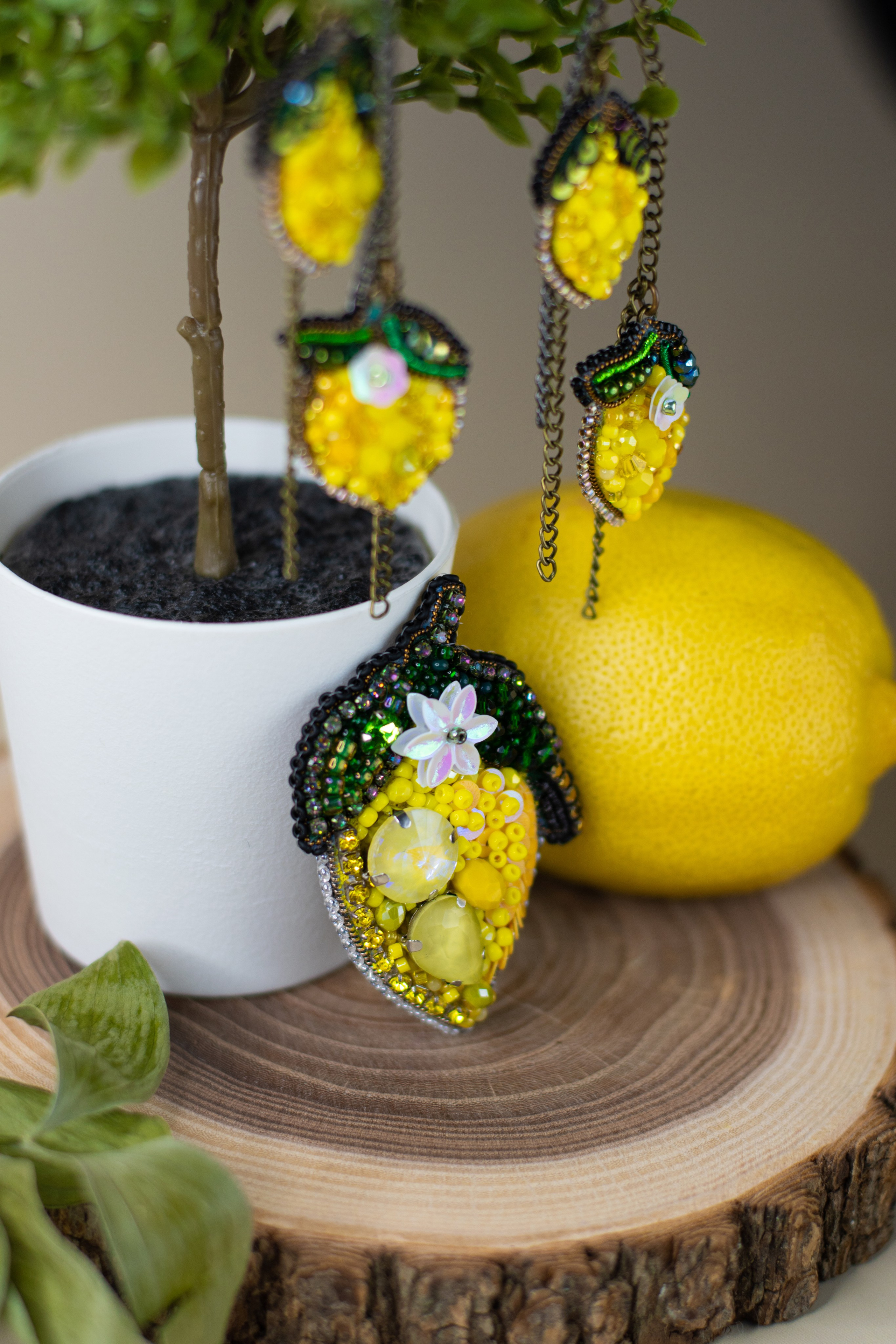 Серьги и брошь ручной работы «Лимоны». Фотограф Санкт-Петербург | Дарья Першина