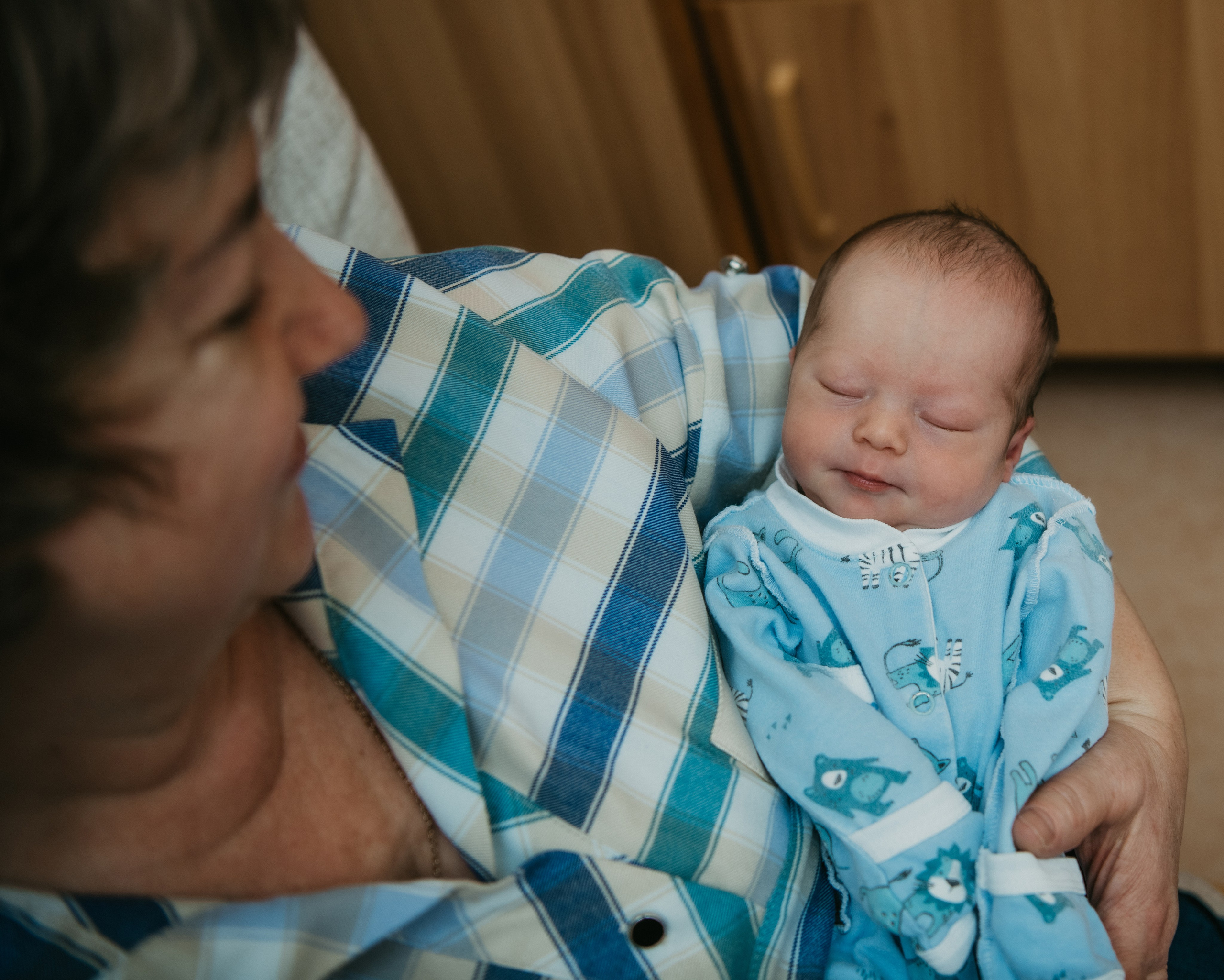 Выписка малышки. Мать и дитя на Севастопольском. Фотограф на выписку из роддома в Москве и МО