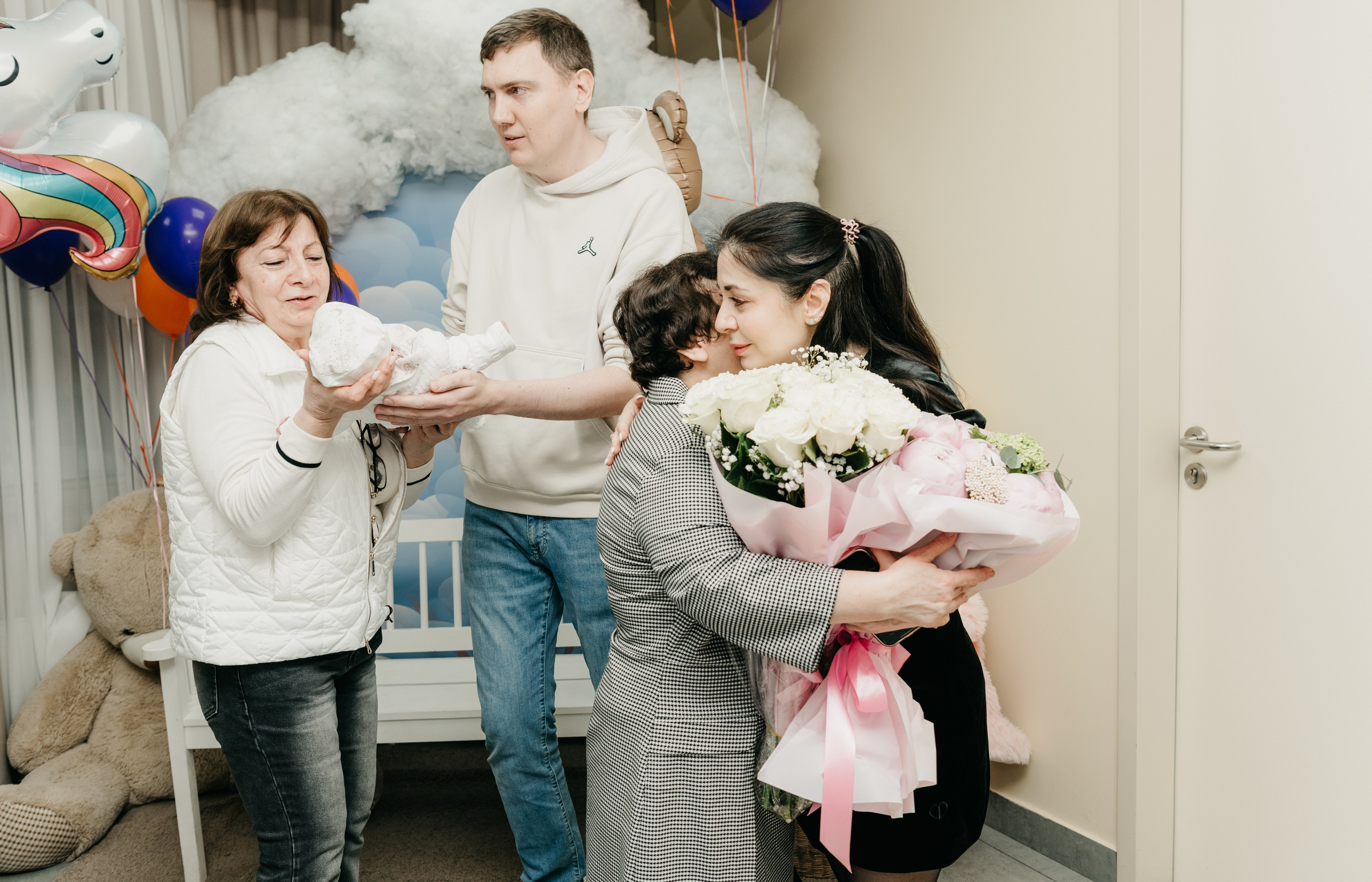Выписка Евы. Мать и дитя на Севастопольском. Фотограф на выписку из роддома в Москве и МО