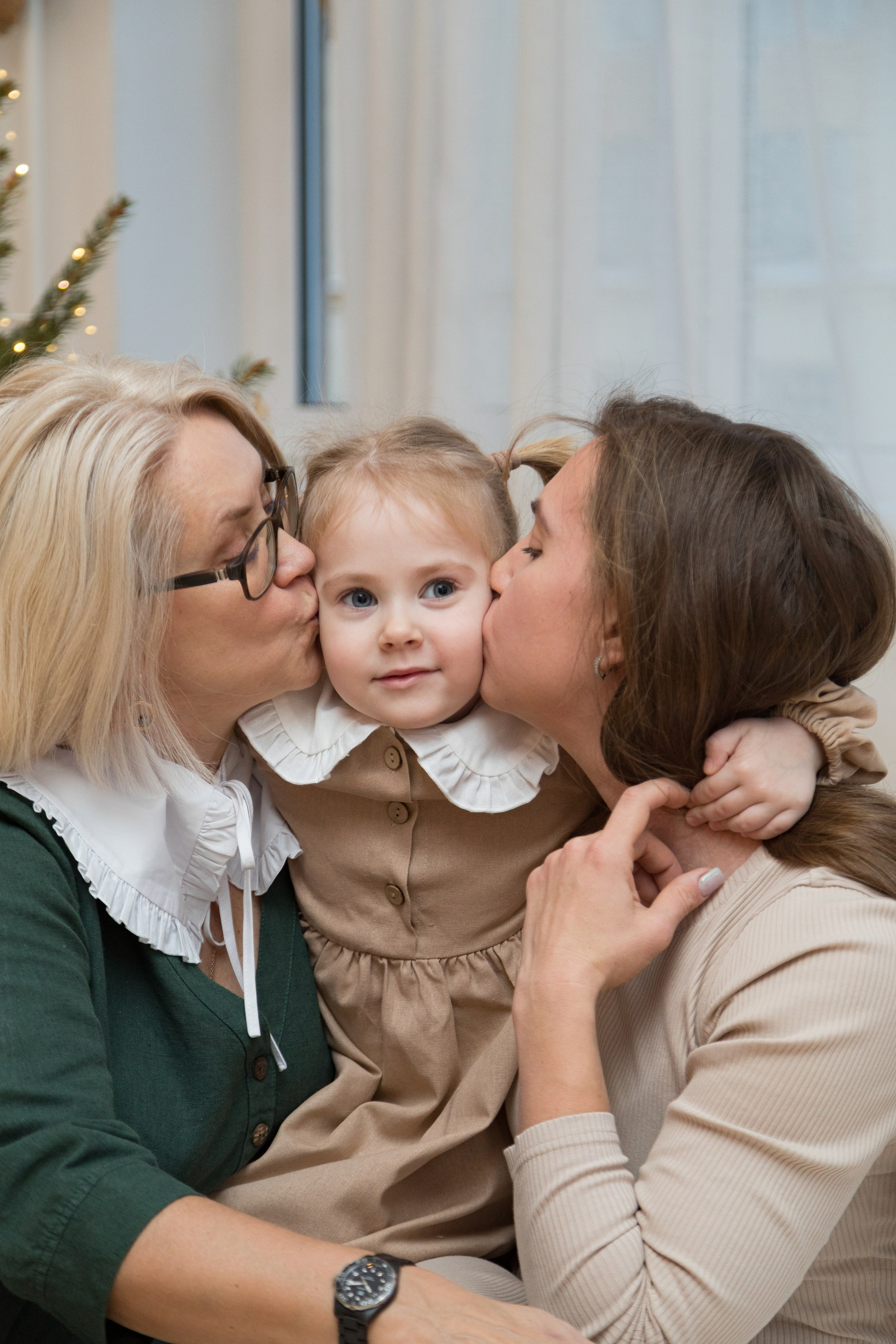 Семейная новогодняя студийная фотосессия. Детский и контент фотограф Надя Волкова Санкт-Петербург
